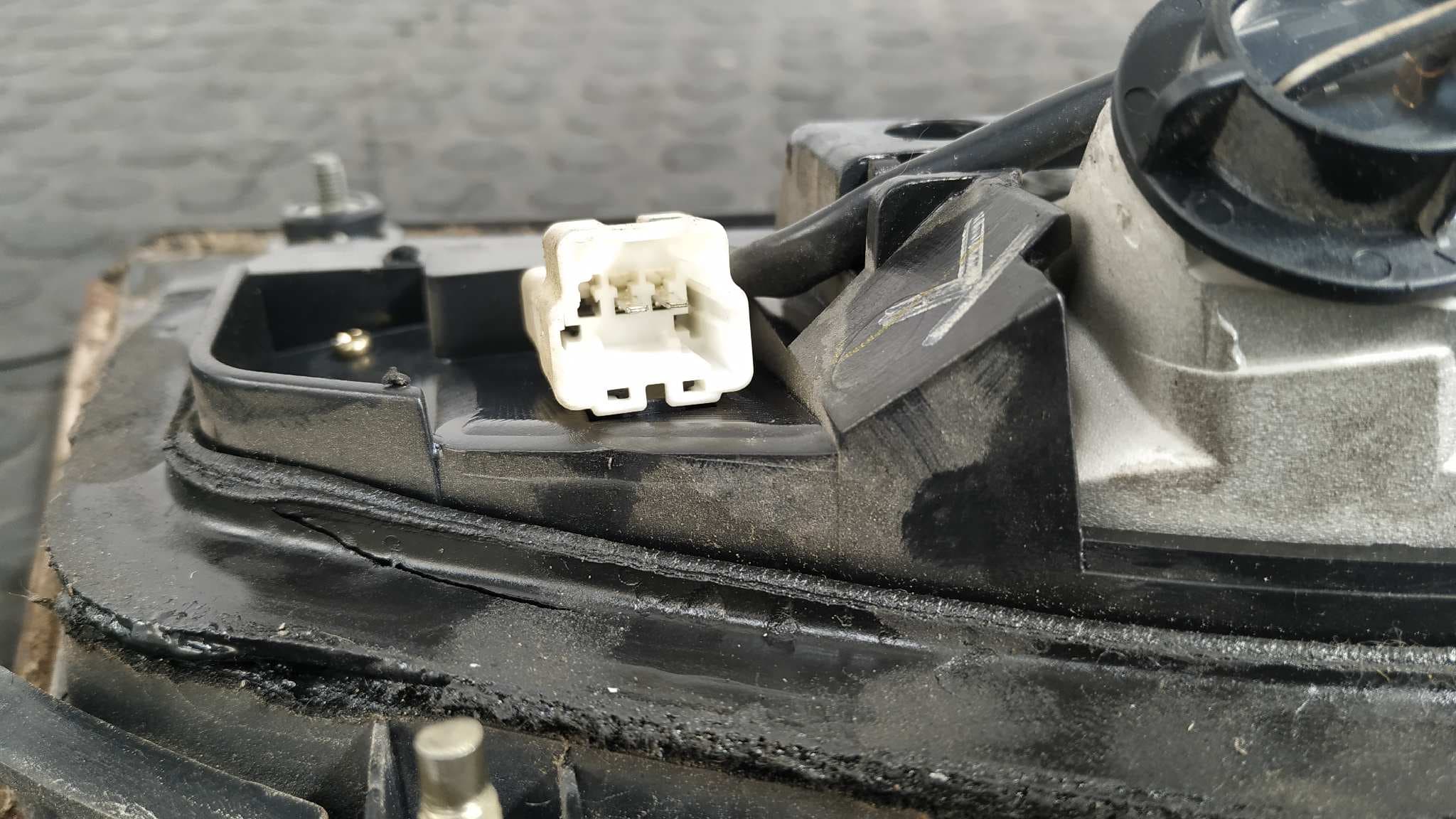 Recambio de PILOTO PORTON IZQUIERDO para NISSAN ALMERA (N16/E) Acenta YD22DDT referencia OEM IAM A98 B65   - BLANCO 4
