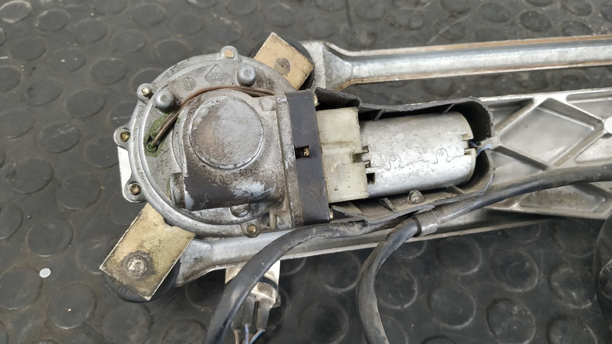 Recambio de MOTOR LIMPIA DELANTERO para BMW SERIE 7 (E32) referencia OEM IAM 1378650 8