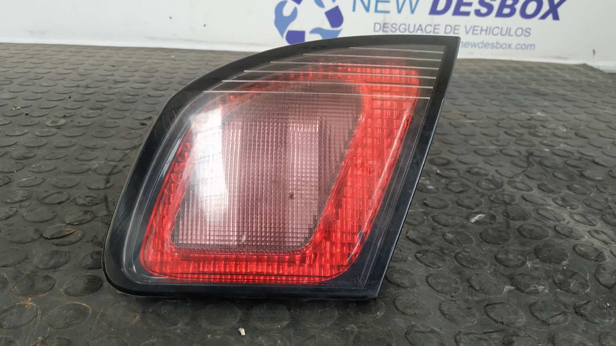 Recambio de PILOTO PORTON DERECHO para NISSAN PRIMERA BERLINA (P11) 2.0 Turbodiesel CAT CD20 referencia OEM IAM 89020317   - GRANATE