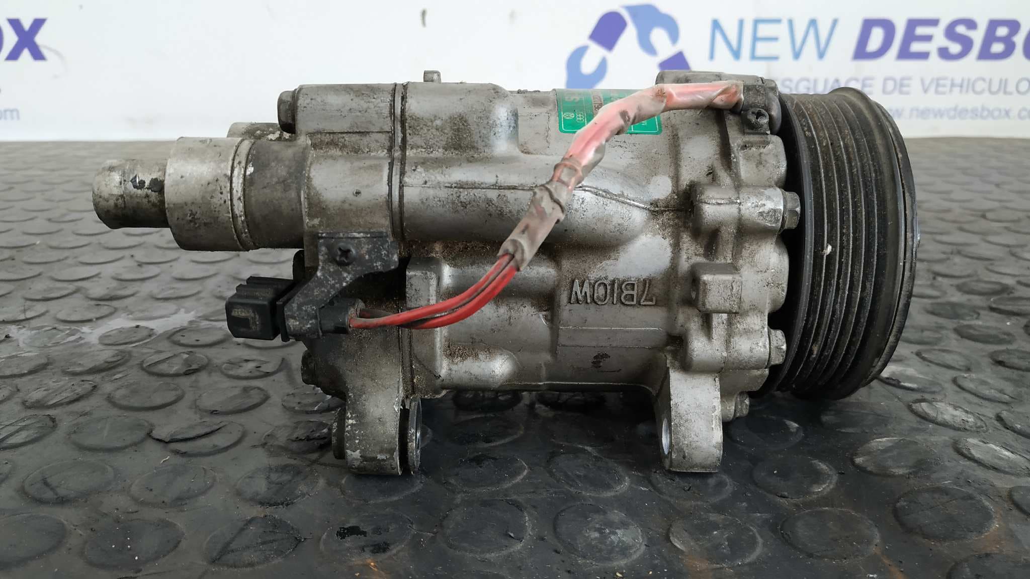Recambio de COMPRESOR AIRE ACONDICIONADO para VOLKSWAGEN POLO BERLINA (6N1) AEX referencia OEM IAM 6N0820803A 2