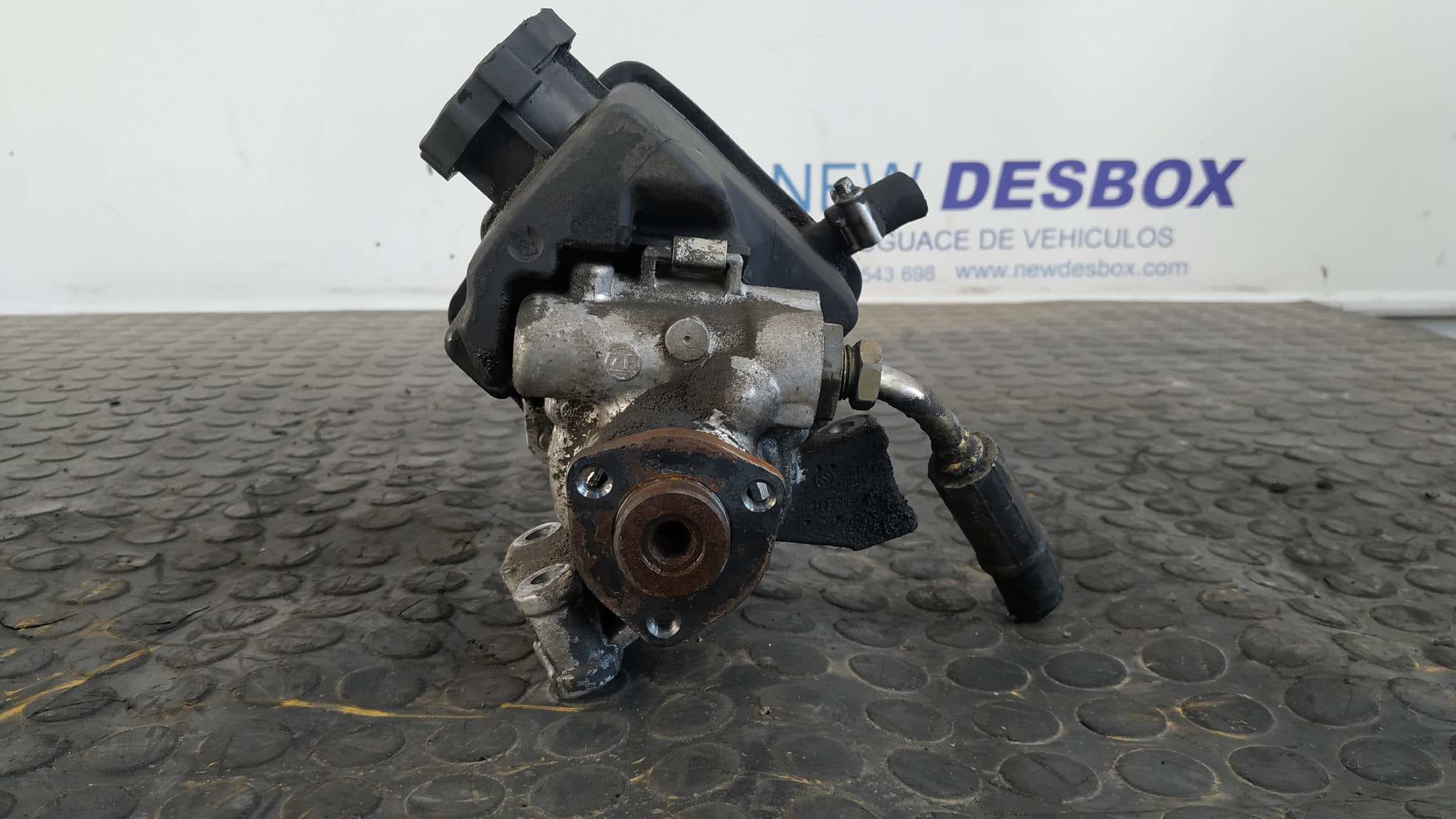Recambio de BOMBA DIRECCION para MERCEDES-BENZ VITO CAJA CERRADA 6.03 -> 109  CDI  Compacto  (639.601) 646983 referencia OEM IAM A0034667201   - BLANCO