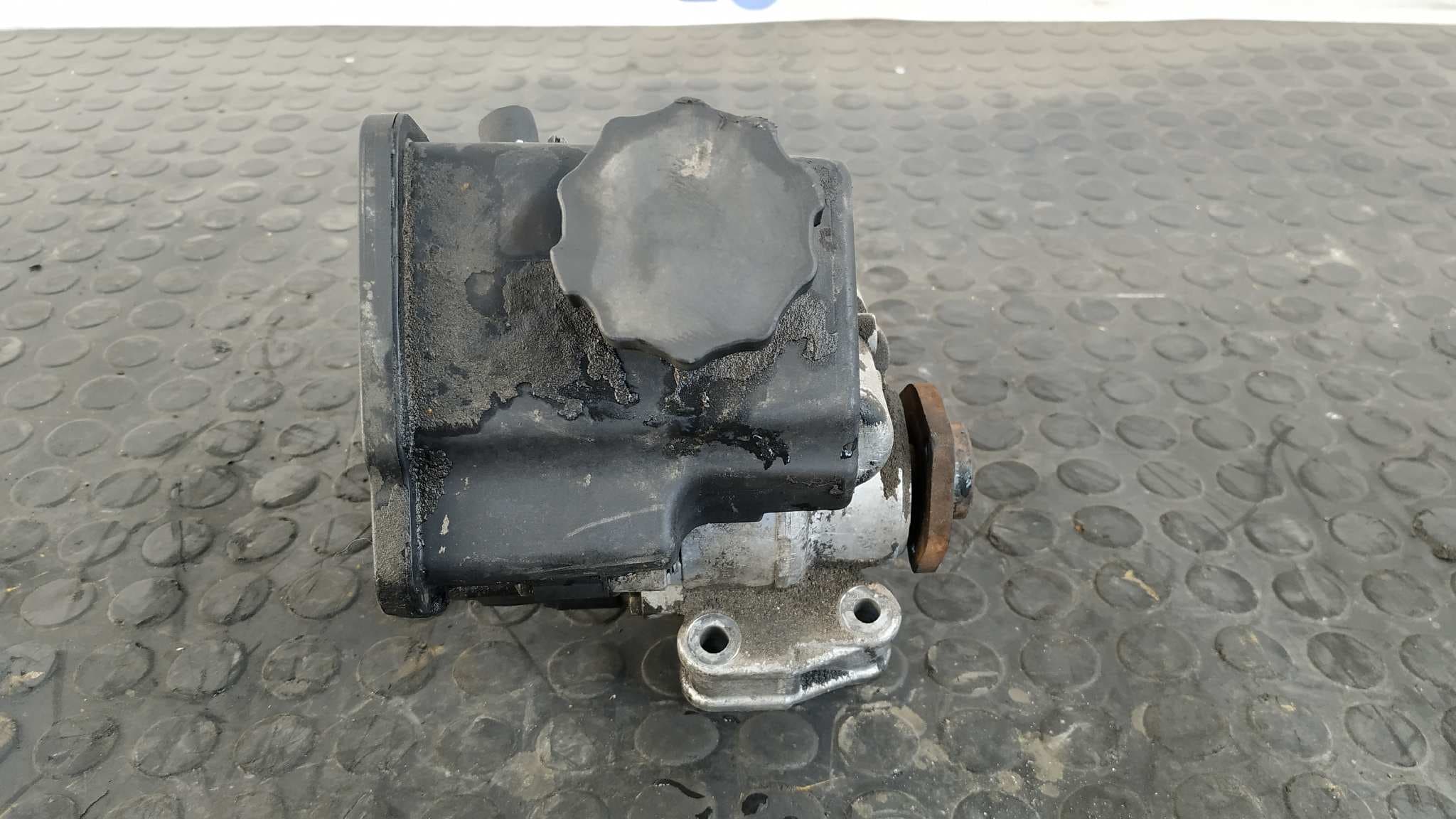 Recambio de BOMBA DIRECCION para MERCEDES-BENZ VITO CAJA CERRADA 6.03 -> 109  CDI  Compacto  (639.601) 646983 referencia OEM IAM A0034667201   - BLANCO 2