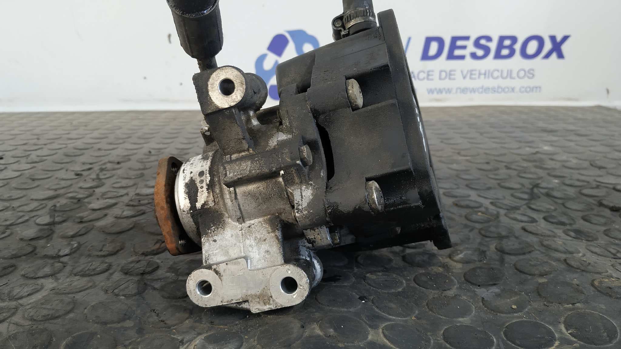 Recambio de BOMBA DIRECCION para MERCEDES-BENZ VITO CAJA CERRADA 6.03 -> 109  CDI  Compacto  (639.601) 646983 referencia OEM IAM A0034667201   - BLANCO 6