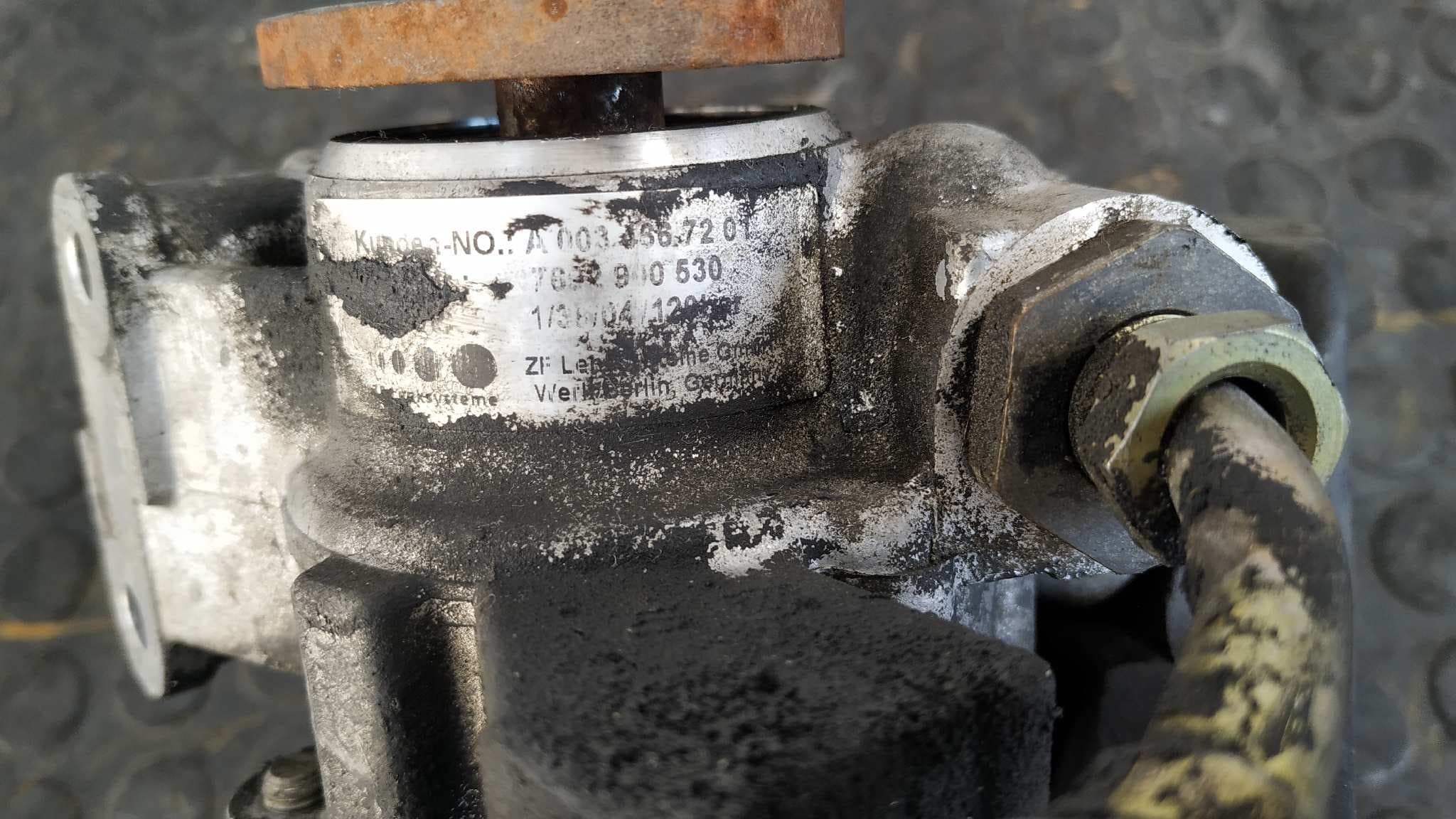 Recambio de BOMBA DIRECCION para MERCEDES-BENZ VITO CAJA CERRADA 6.03 -> 109  CDI  Compacto  (639.601) 646983 referencia OEM IAM A0034667201   - BLANCO 3