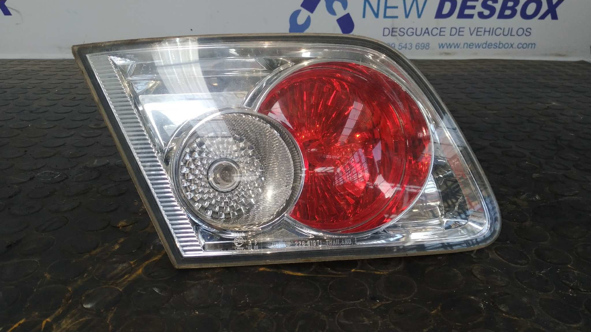 Recambio de PILOTO PORTON IZQUIERDO para MAZDA 6 BERLINA (GG) 2.0 CRTD 136 Active (4-ptas.) RF5C referencia OEM IAM 22661971   - AZUL