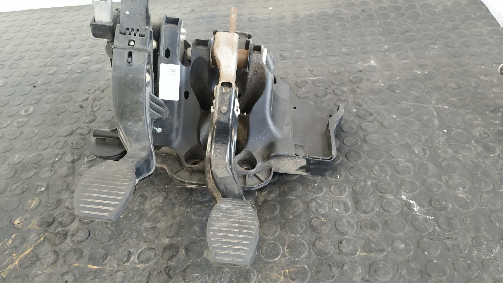 Recambio de PEDAL FRENO para OPEL CORSA D 1.3 16V CDTI Z13DTJ referencia OEM IAM    - PLATA