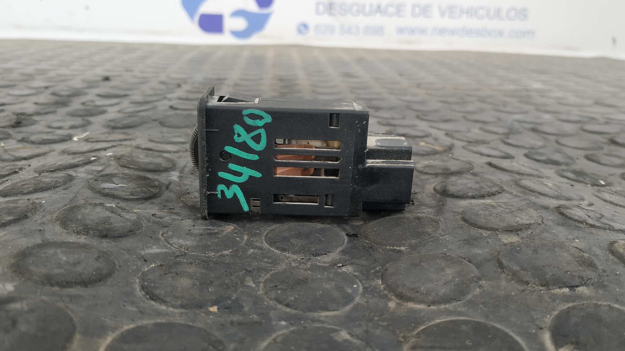 Recambio de MANDO LUCES para NISSAN PRIMERA BERLINA (P11) 2.0 Turbodiesel CAT CD20 referencia OEM IAM 321025   - GRANATE 3