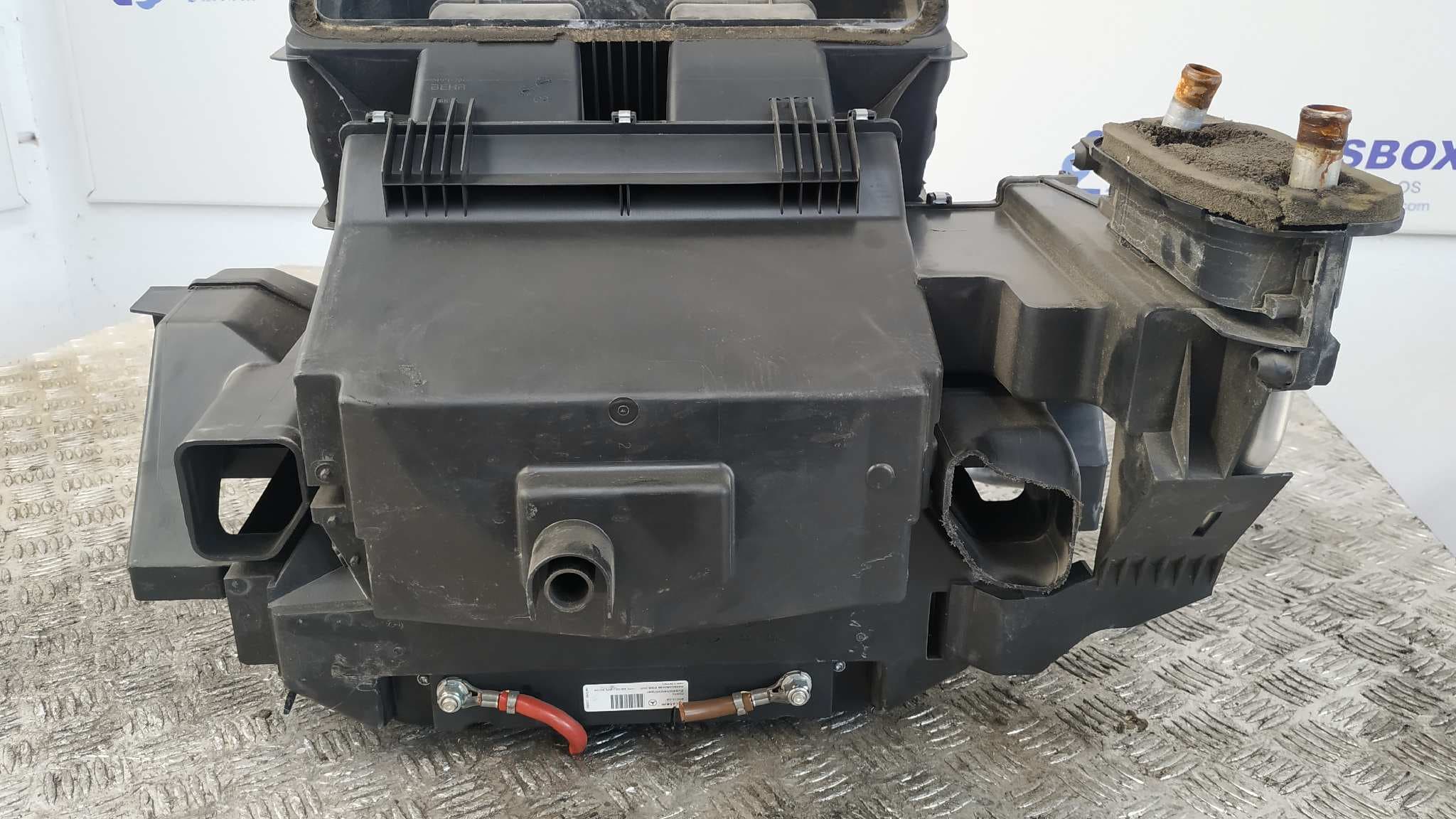 Recambio de CALEFACCION ENTERA NORMAL para MERCEDES-BENZ VITO CAJA CERRADA 6.03 -> 646983 referencia OEM IAM A6398301161KZ   - BLANCO 10