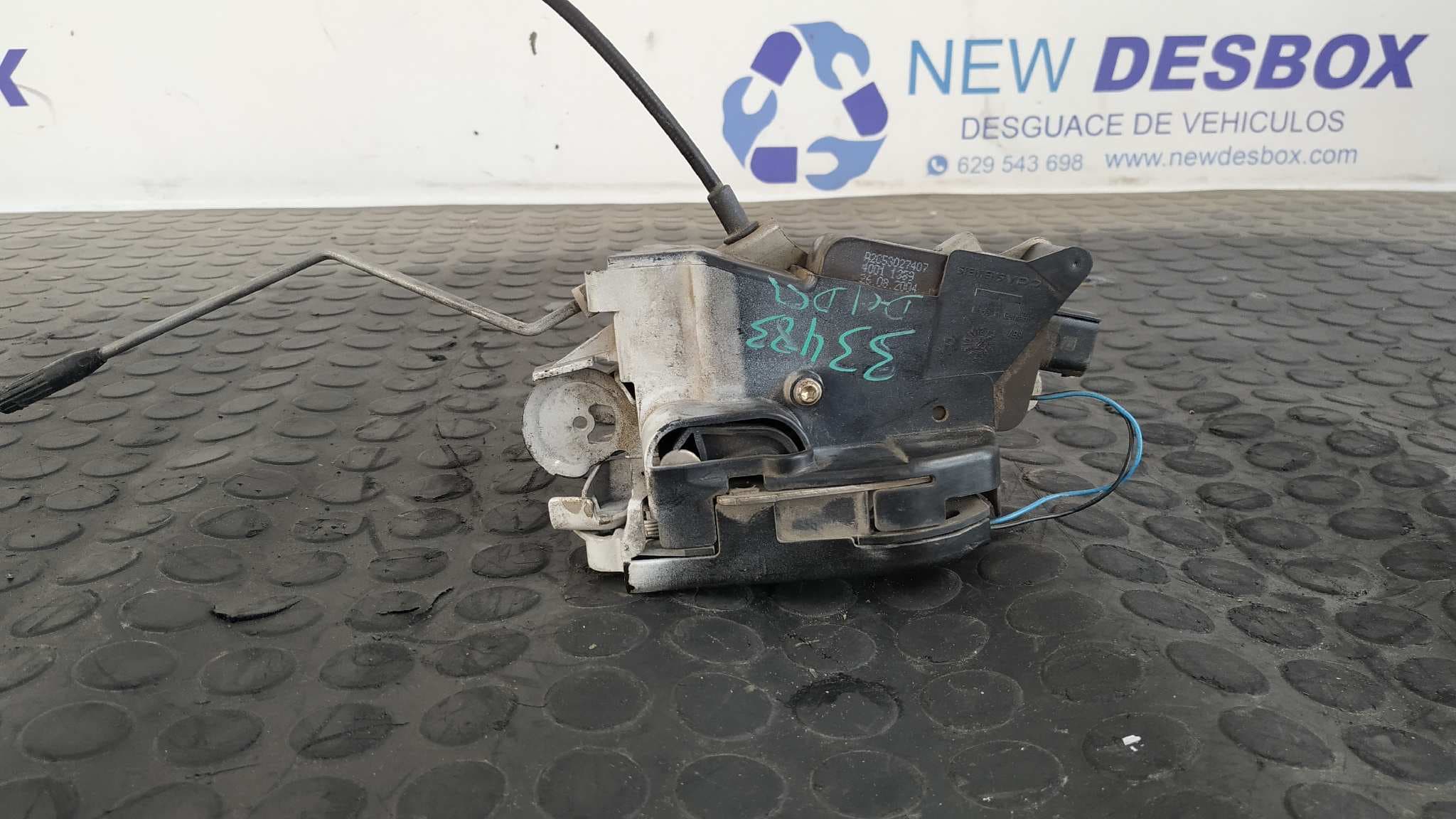 Recambio de CERRADURA PUERTA DELANTERA DERECHA para MERCEDES-BENZ VITO CAJA CERRADA 6.03 -> 109  CDI  Compacto  (639.601) 646983 referencia OEM IAM A6397201035   - BLANCO