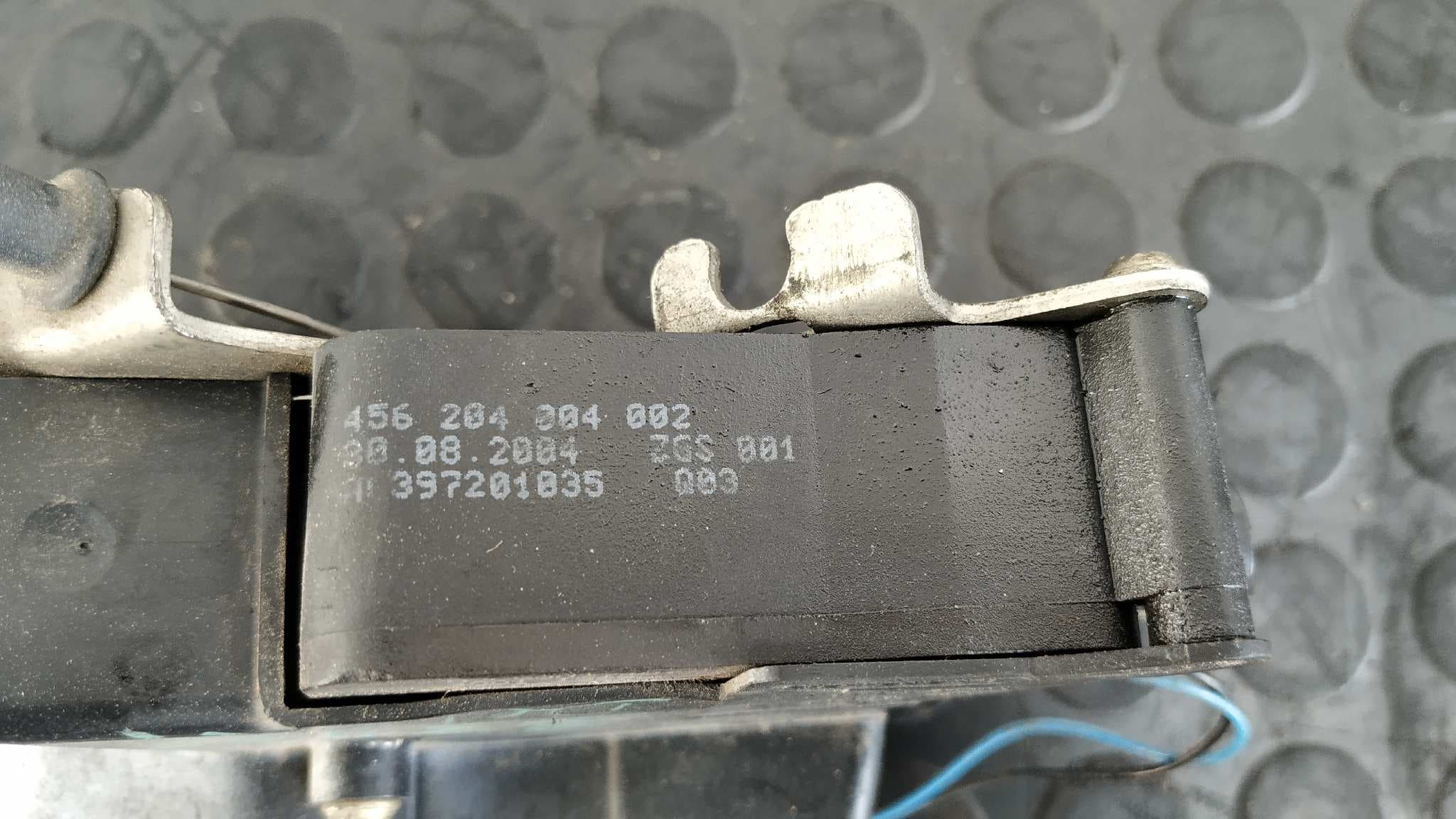 Recambio de CERRADURA PUERTA DELANTERA DERECHA para MERCEDES-BENZ VITO CAJA CERRADA 6.03 -> 109  CDI  Compacto  (639.601) 646983 referencia OEM IAM A6397201035   - BLANCO 2