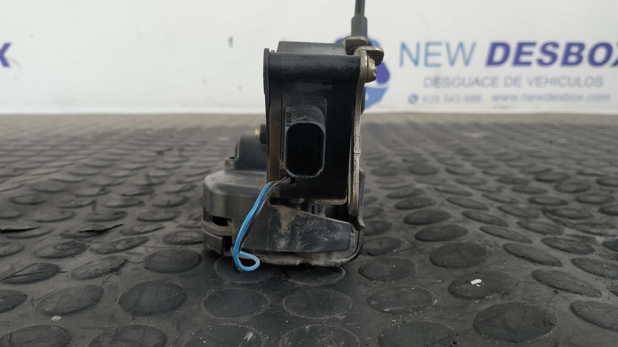 Recambio de CERRADURA PUERTA DELANTERA DERECHA para MERCEDES-BENZ VITO CAJA CERRADA 6.03 -> 109  CDI  Compacto  (639.601) 646983 referencia OEM IAM A6397201035   - BLANCO 6