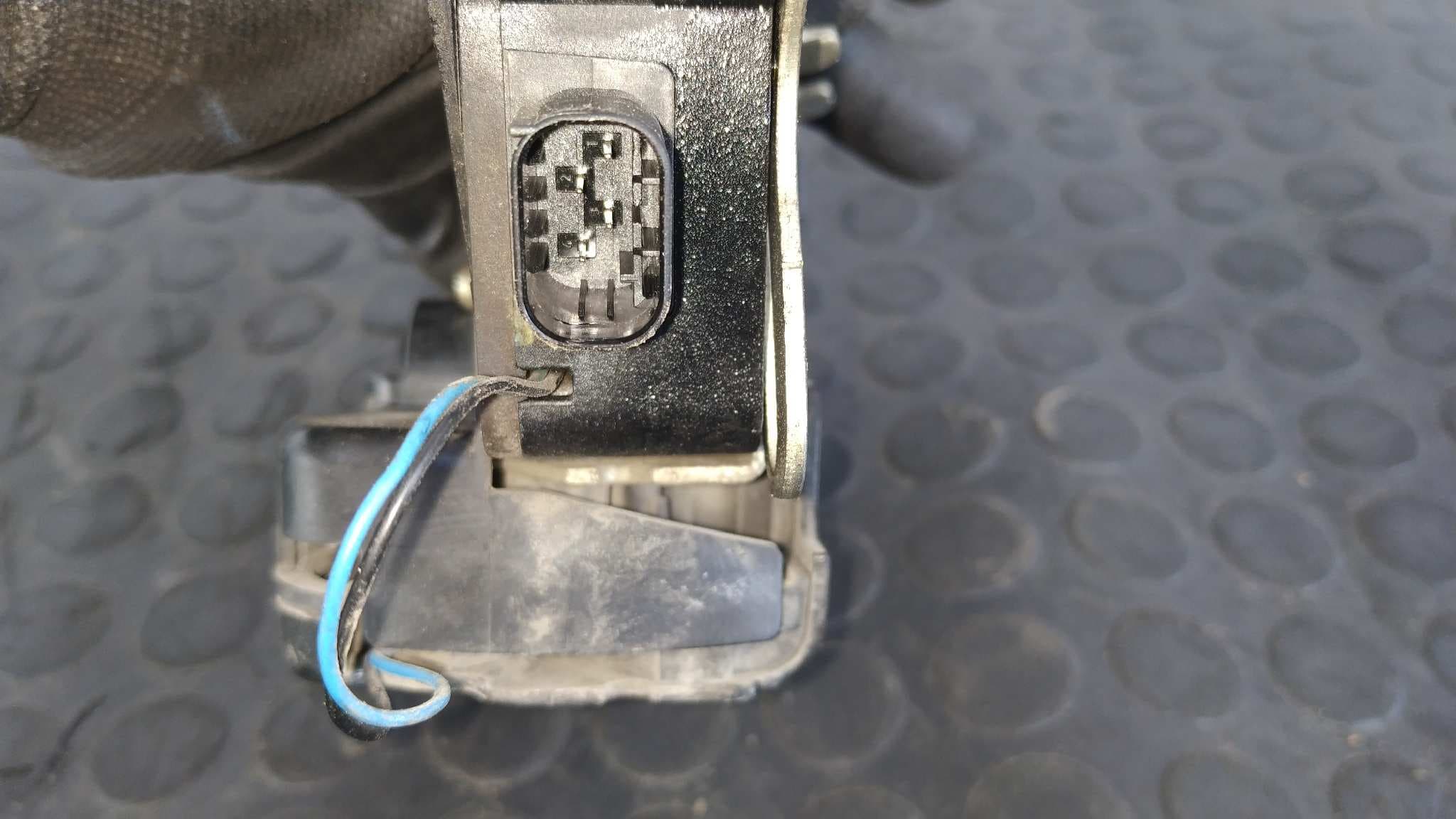 Recambio de CERRADURA PUERTA DELANTERA DERECHA para MERCEDES-BENZ VITO CAJA CERRADA 6.03 -> 109  CDI  Compacto  (639.601) 646983 referencia OEM IAM A6397201035   - BLANCO 7