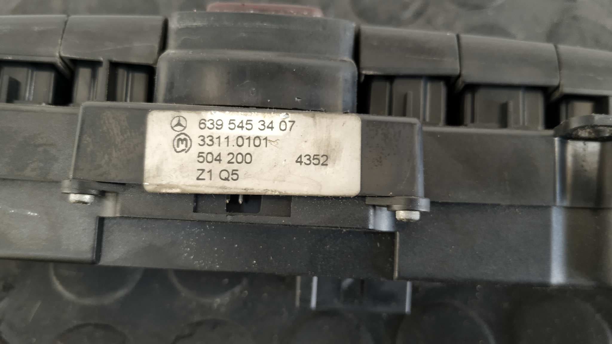 Recambio de WARNING para MERCEDES-BENZ VITO CAJA CERRADA 6.03 -> 109  CDI  Compacto  (639.601) 646983 referencia OEM IAM 6395453407   - BLANCO 3
