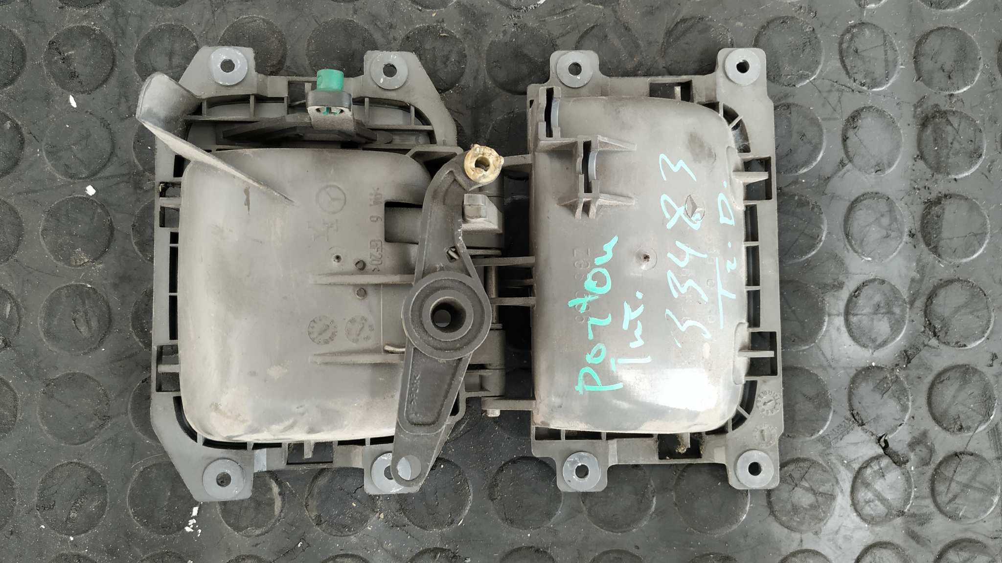 Recambio de MANETA INTERIOR TRASERA DERECHA para MERCEDES-BENZ VITO CAJA CERRADA 6.03 -> 109  CDI  Compacto  (639.601) 646983 referencia OEM IAM 6397600061    - BLANCO 5
