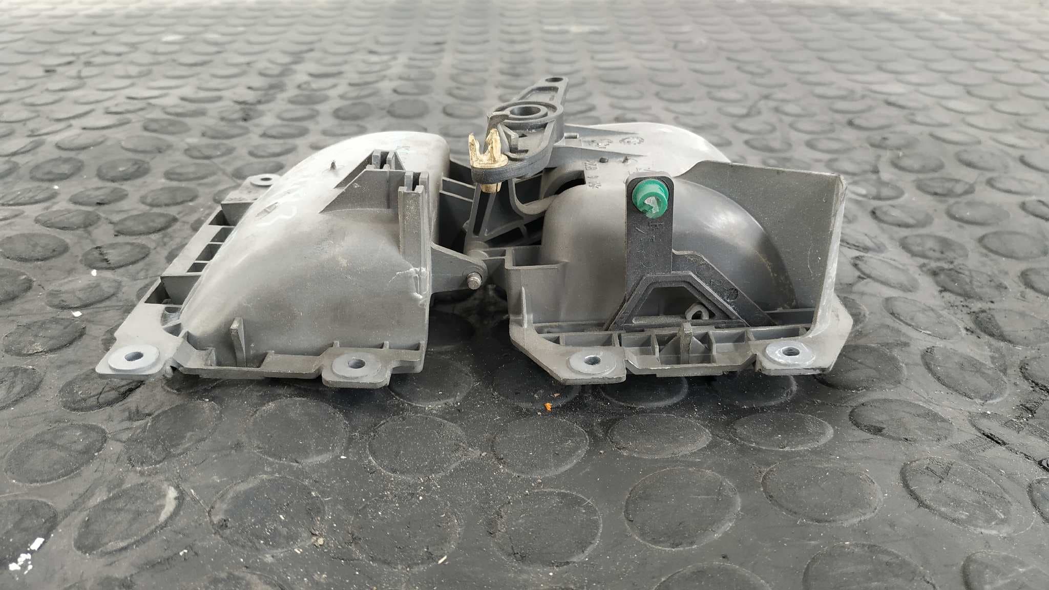 Recambio de MANETA INTERIOR TRASERA DERECHA para MERCEDES-BENZ VITO CAJA CERRADA 6.03 -> 109  CDI  Compacto  (639.601) 646983 referencia OEM IAM 6397600061    - BLANCO 4