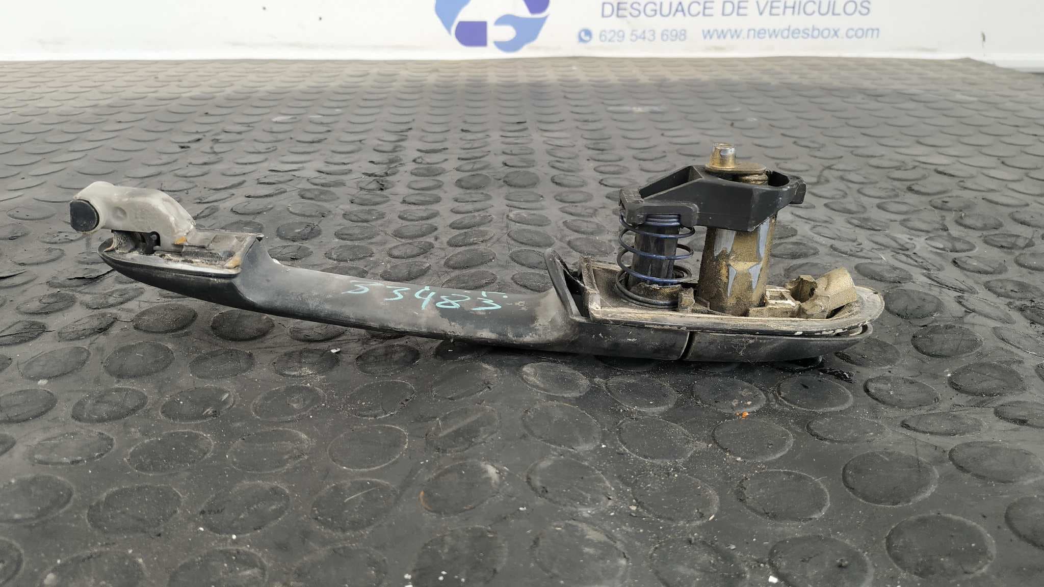 Recambio de MANETA TRASERA DERECHA para MERCEDES-BENZ VITO CAJA CERRADA 6.03 -> 109  CDI  Compacto  (639.601) 646983 referencia OEM IAM 00076024599B27   - BLANCO 5