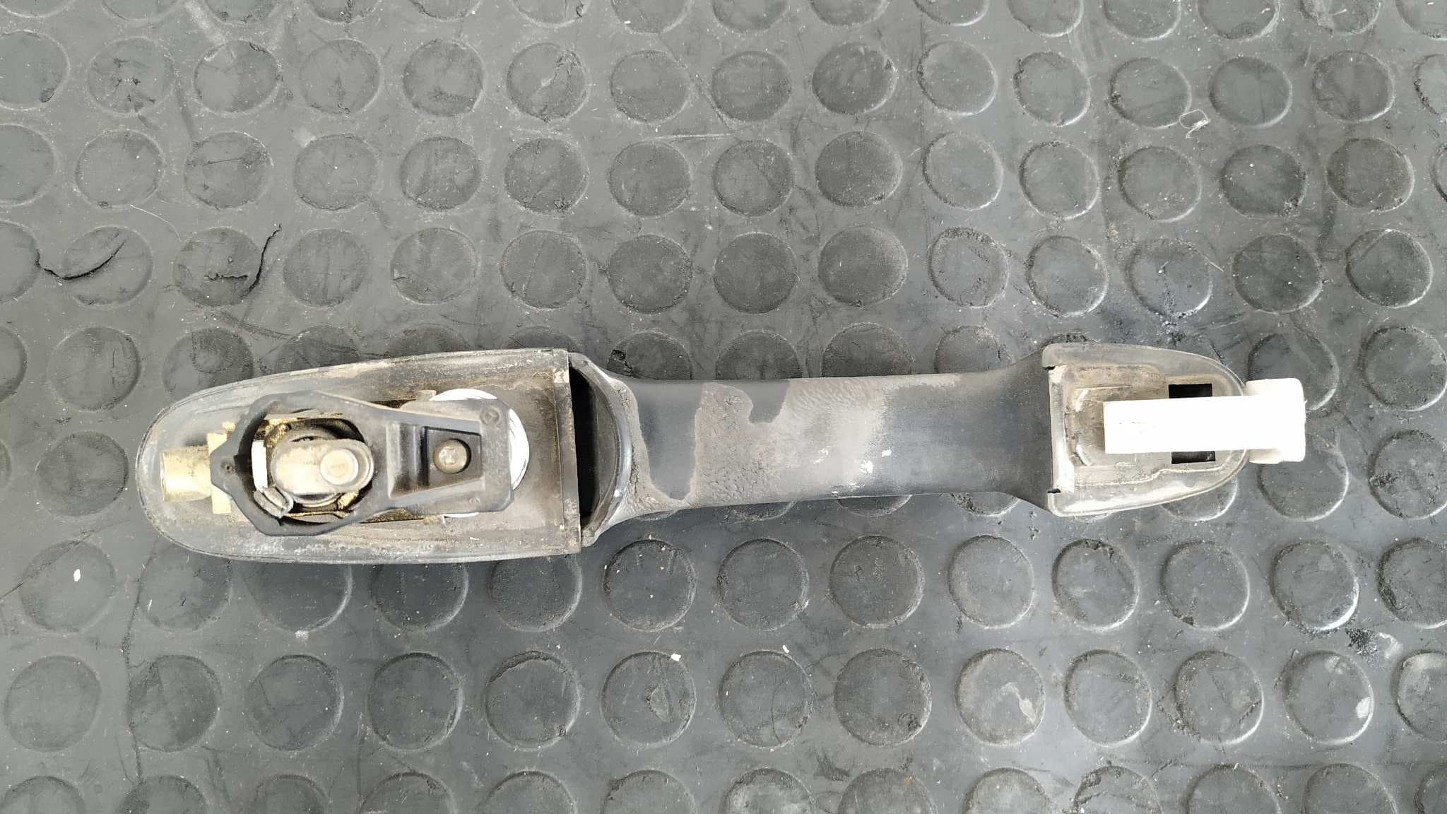 Recambio de MANETA DELANTERA IZQUIERDA para MERCEDES-BENZ VITO CAJA CERRADA 6.03 -> 109  CDI  Compacto  (639.601) 646983 referencia OEM IAM    - BLANCO 2