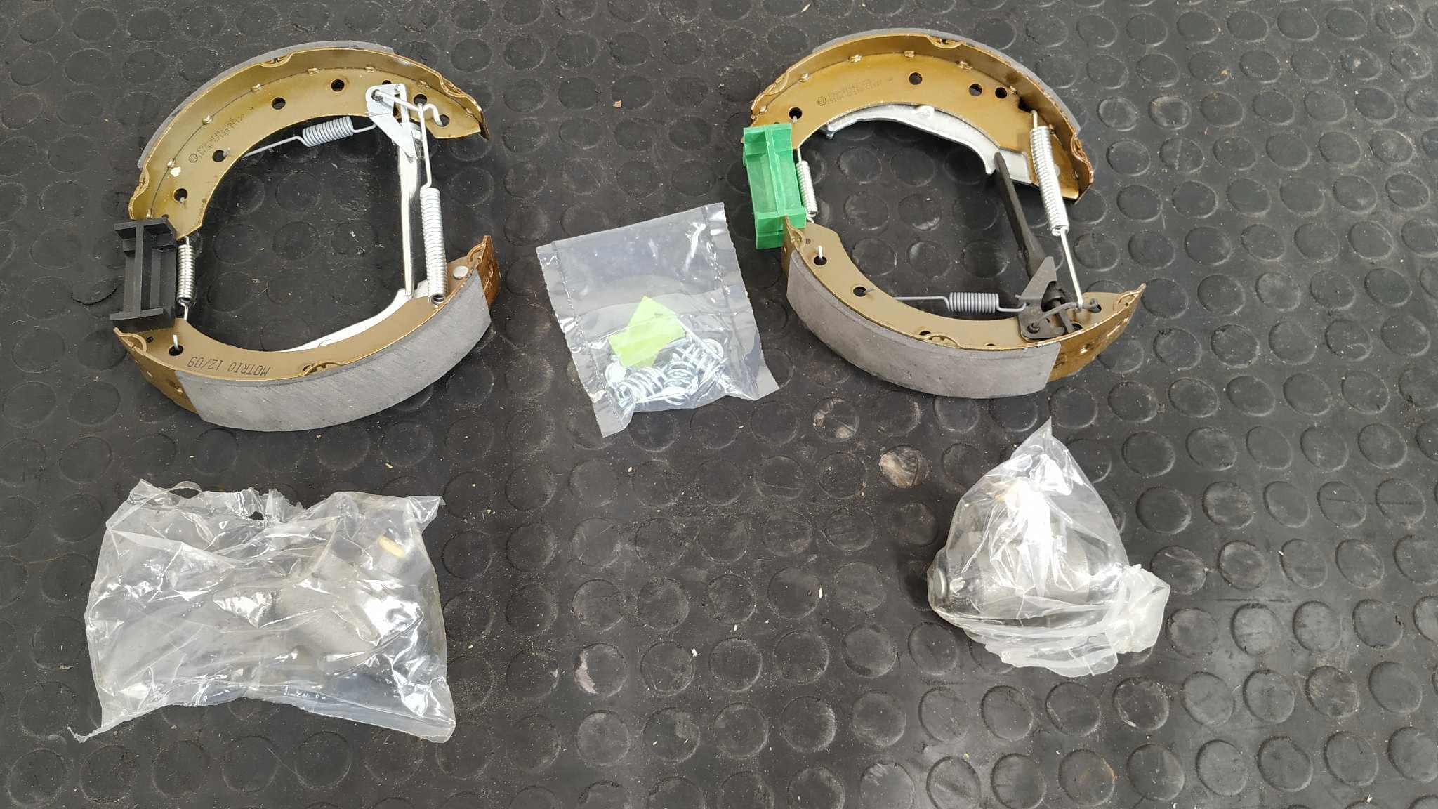 Recambio de FRENO DE TAMBOR para RENAULT LAGUNA (B56) G8T706 referencia OEM IAM 8671012995