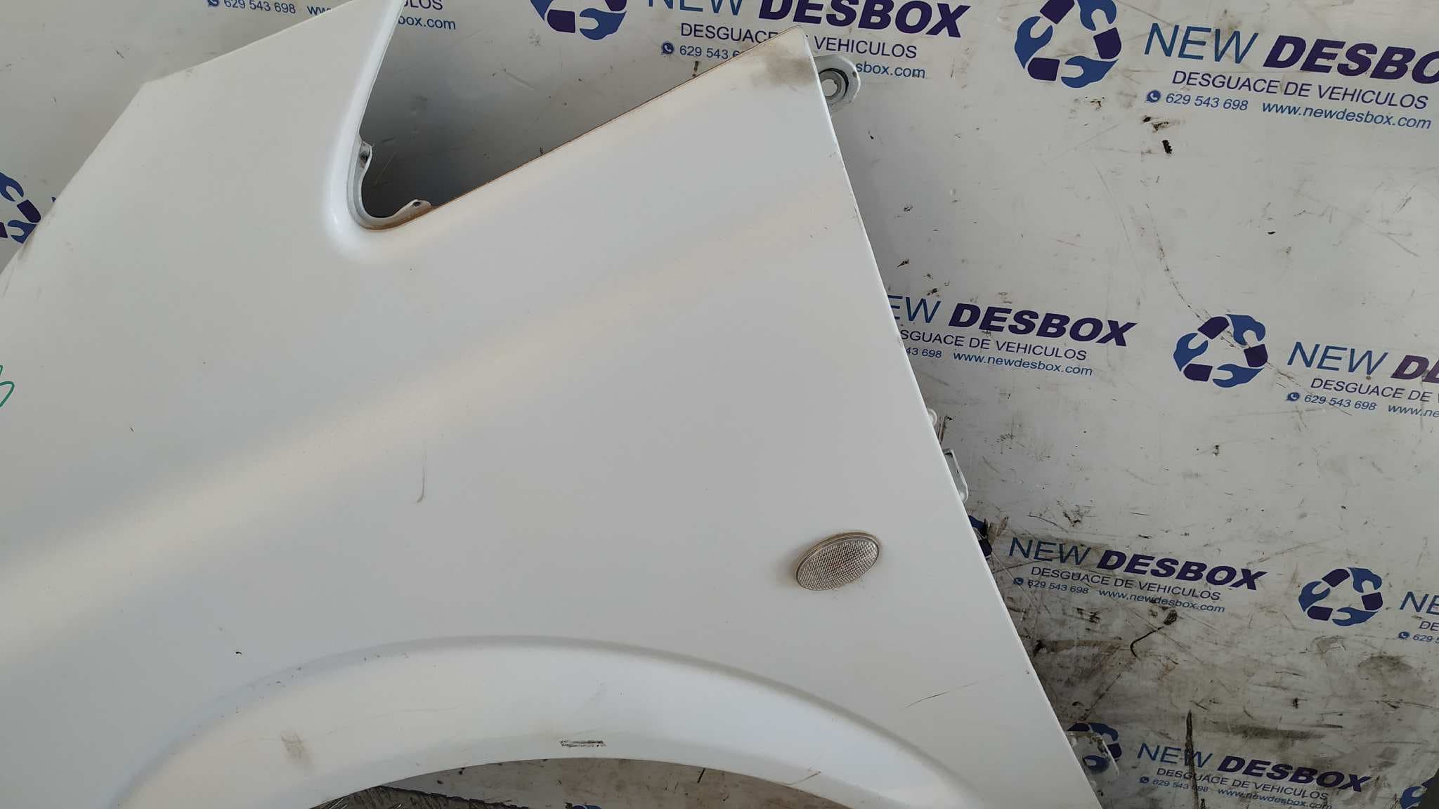 Recambio de ALETA DELANTERA IZQUIERDA para MERCEDES-BENZ VITO CAJA CERRADA 6.03 -> 646983 referencia OEM IAM 6396305107   - BLANCO 6