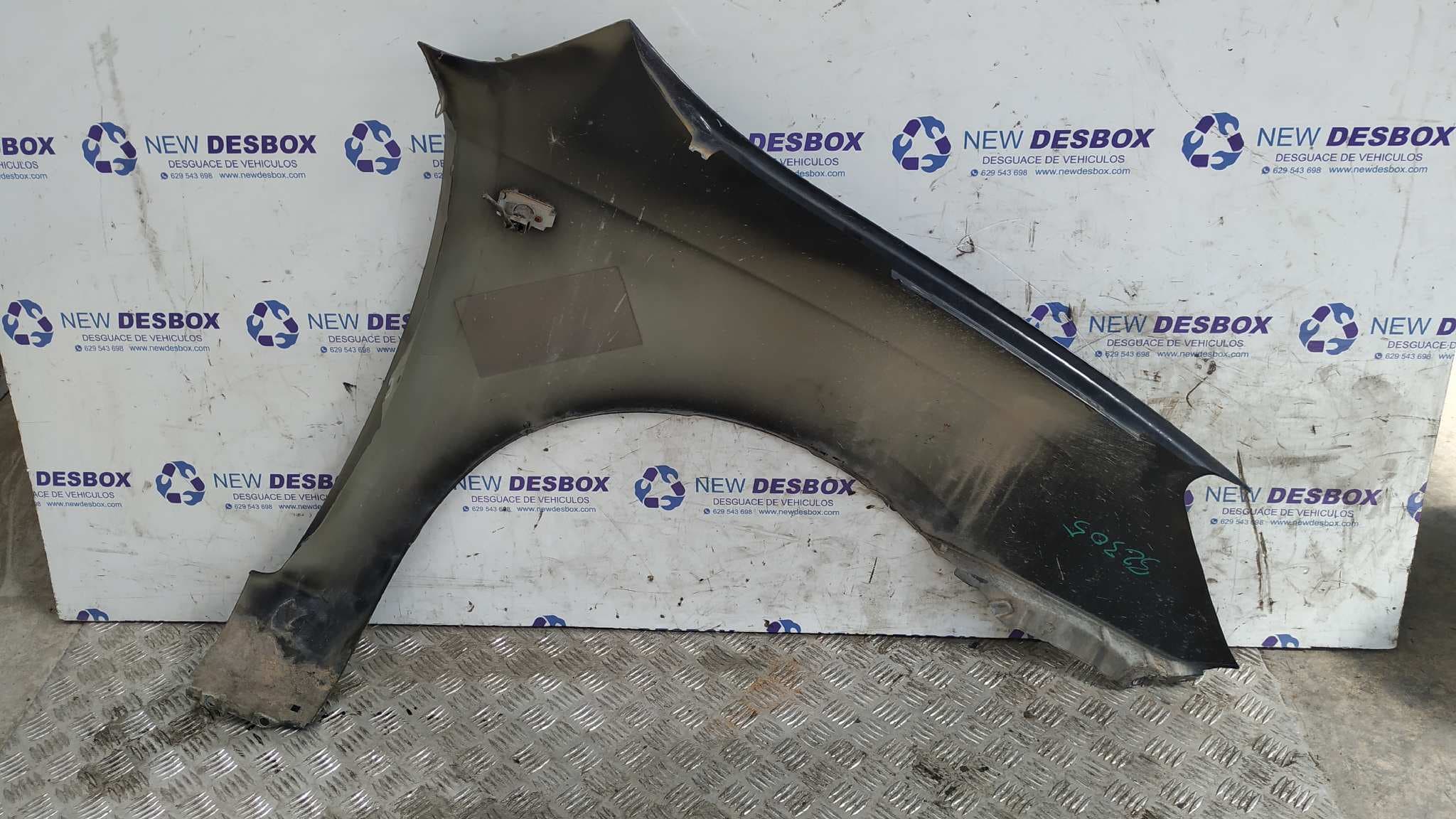 Recambio de ALETA DELANTERA IZQUIERDA para KIA CARENS (UN) 2.0 CRDi D4EA referencia OEM IAM    - NEGRO 2