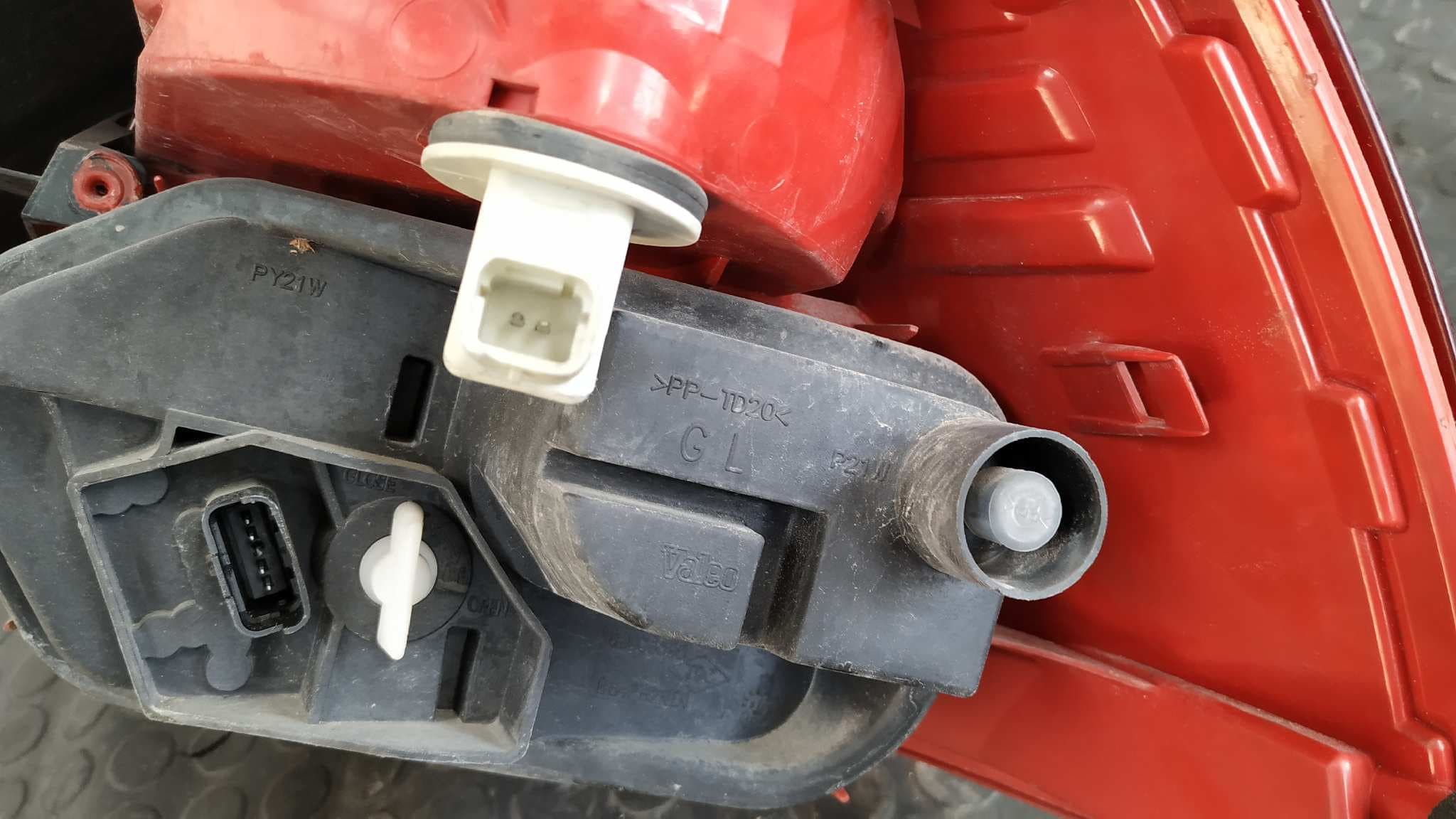 Recambio de PILOTO TRASERO IZQUIERDO para RENAULT MEGANE II BERLINA 5P Dynamique F9QE8 referencia OEM IAM 89397354   - BLANCO 4