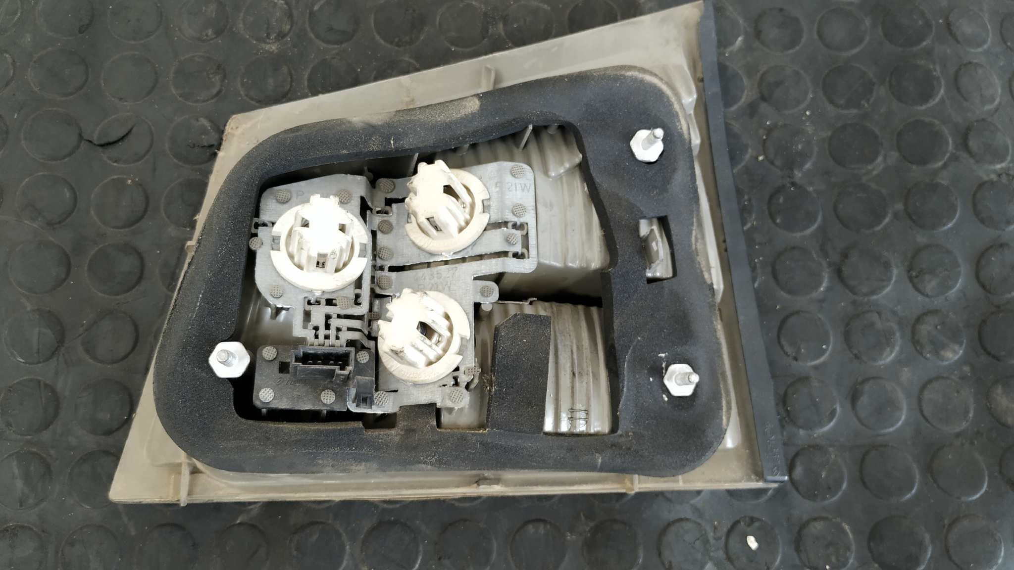 Recambio de PILOTO PORTON IZQUIERDO para OPEL VECTRA C CARAVAN 1.9 16V CDTI CAT (Z 19 DTH / LRD) referencia OEM IAM 24469463 2