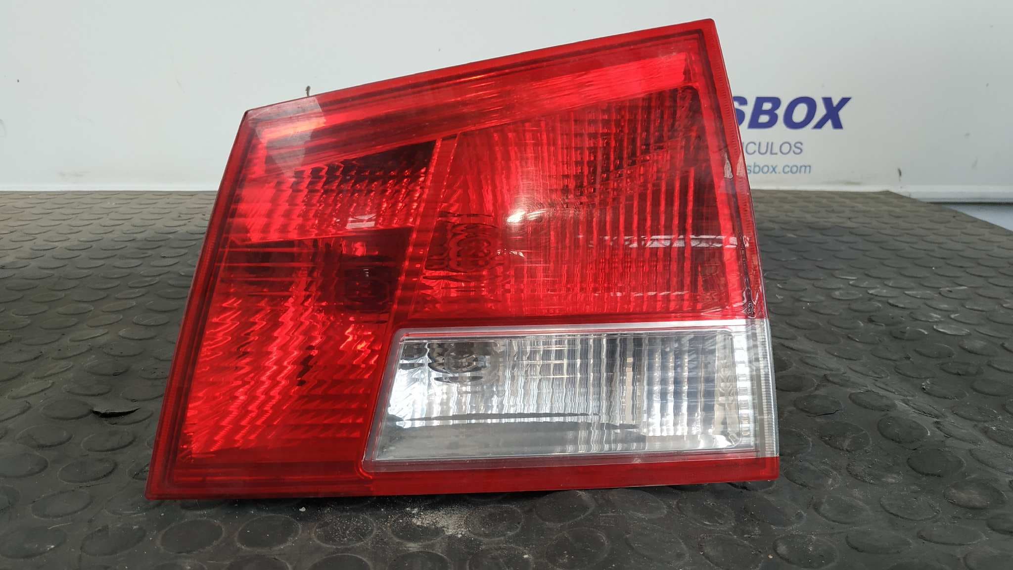 Recambio de PILOTO PORTON DERECHO para OPEL VECTRA C CARAVAN 1.9 16V CDTI CAT (Z 19 DTH / LRD) referencia OEM IAM 24469464