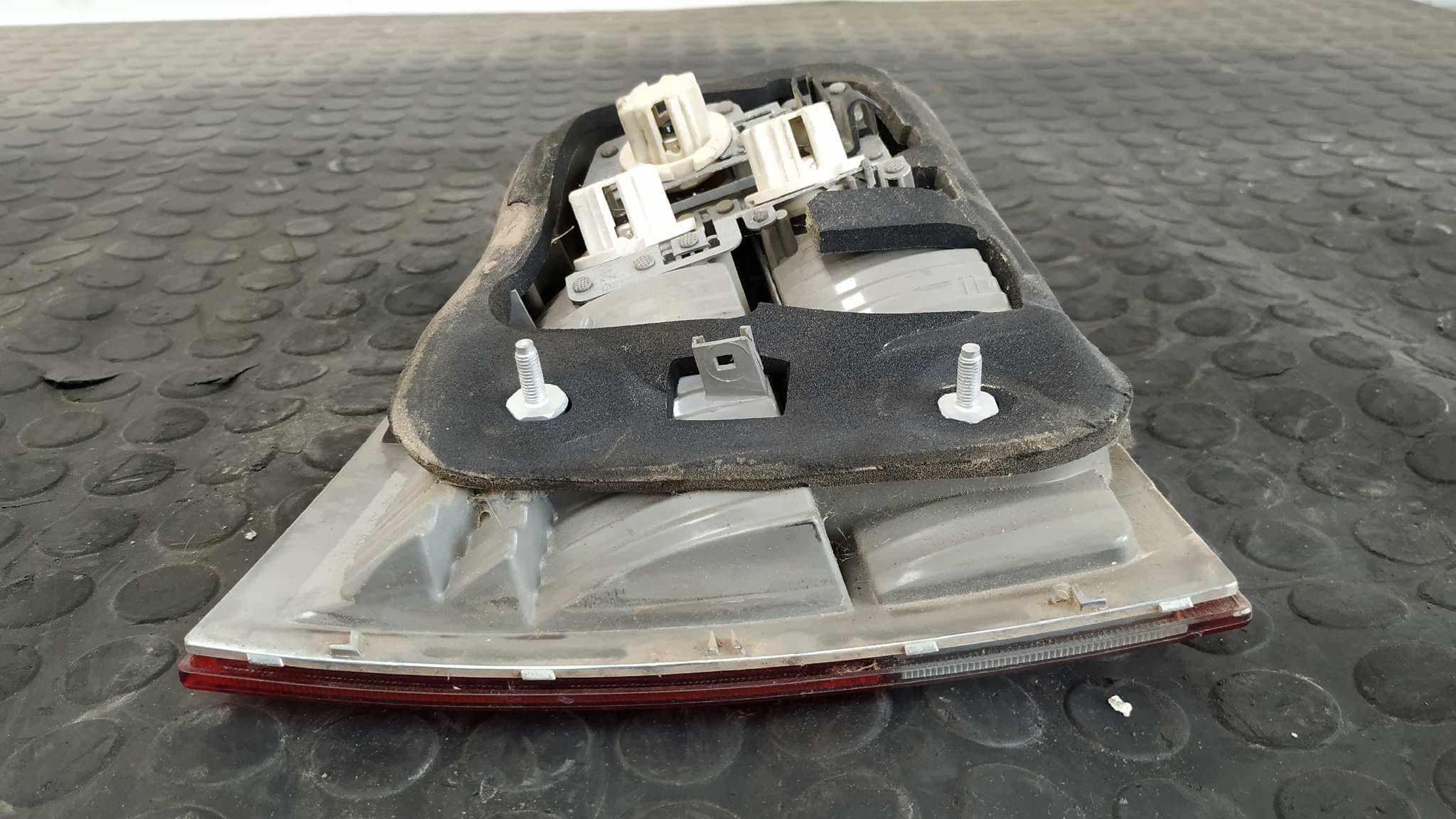 Recambio de PILOTO PORTON DERECHO para OPEL VECTRA C CARAVAN 1.9 16V CDTI CAT (Z 19 DTH / LRD) referencia OEM IAM 24469464 6