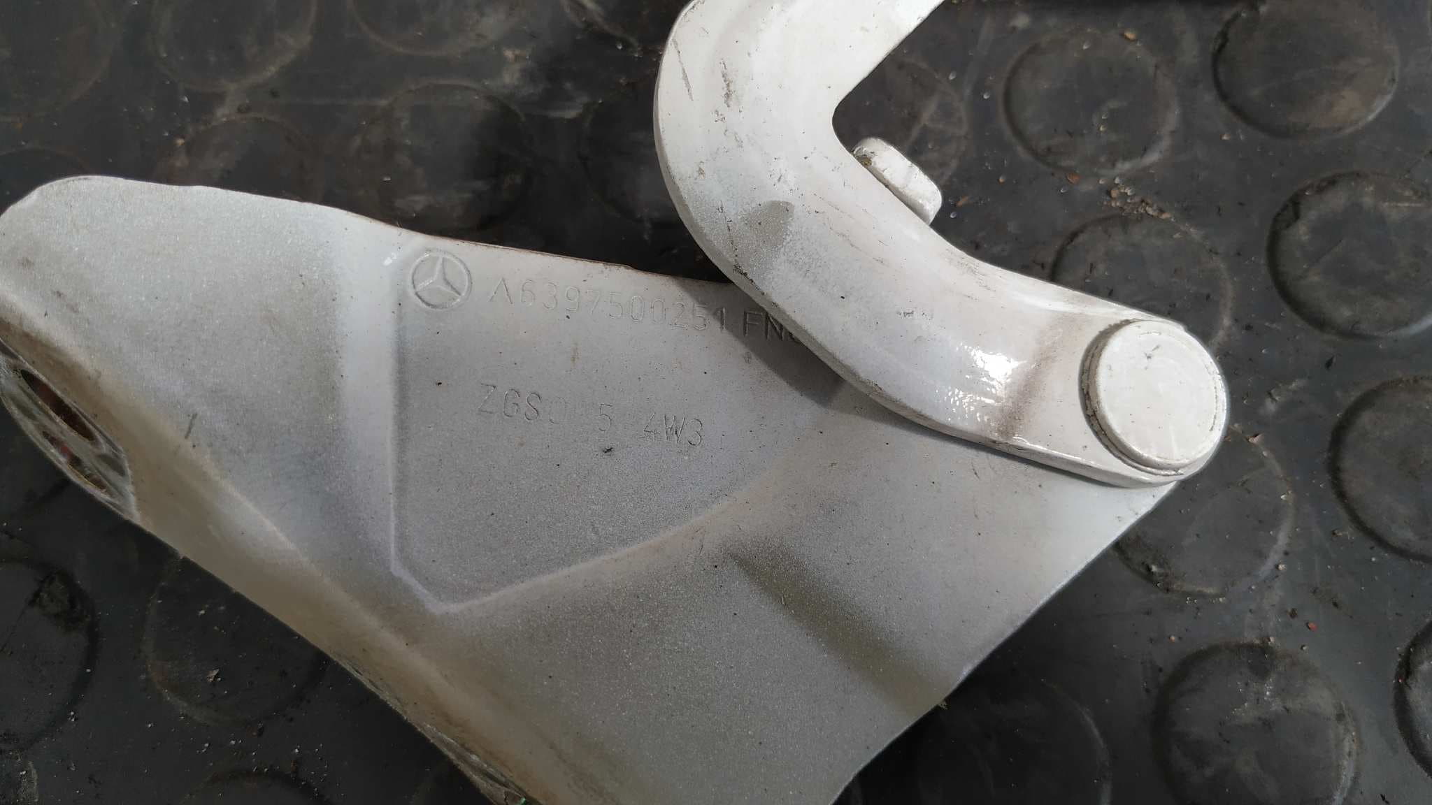 Recambio de BISAGRAS CAPOT  para MERCEDES-BENZ VITO CAJA CERRADA 6.03 -> 109  CDI  Compacto  (639.601) 646983 referencia OEM IAM A6397500251 / A6397500351   - BLANCO 5