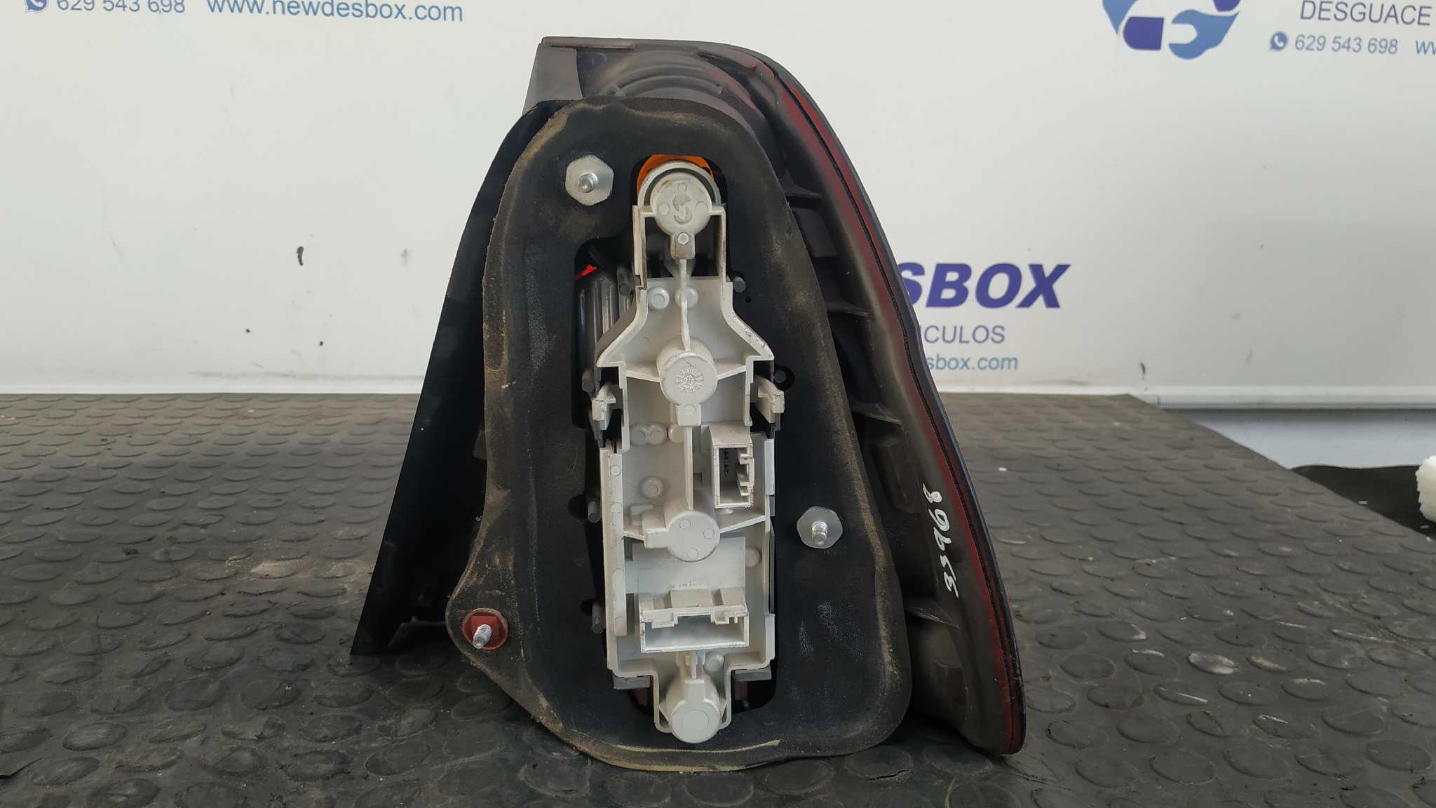 Recambio de PILOTO TRASERO IZQUIERDO para BMW SERIE 3 COMPACT (E46) M47N204D4 referencia OEM IAM 632169277639   - ROJO GRANATE 6
