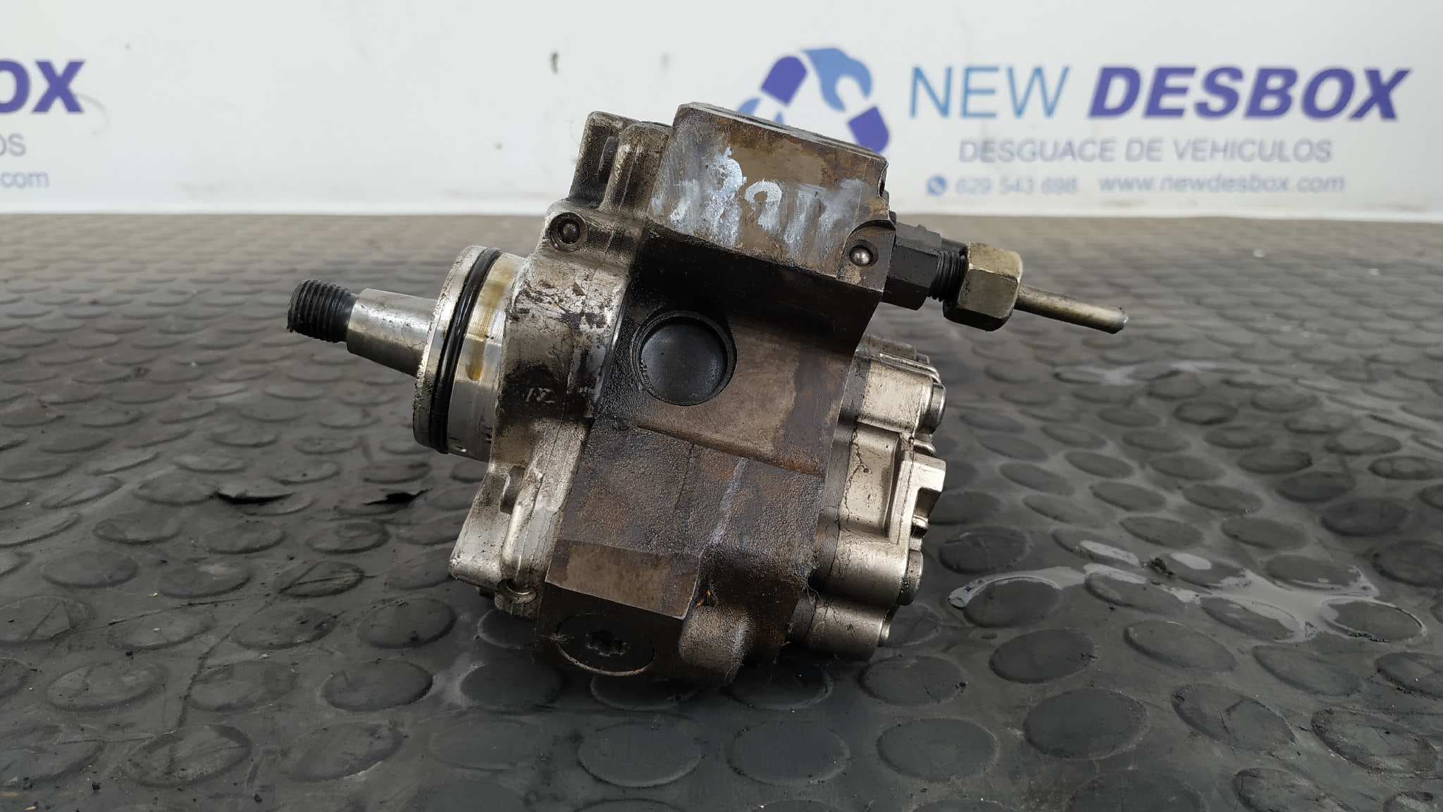 Recambio de BOMBA INYECCION para RENAULT MASTER II PHASE 2 COMBI Combi 2t8  L1   9 - Plazas G9TF7 referencia OEM IAM 8200041766   - BLANCO 4