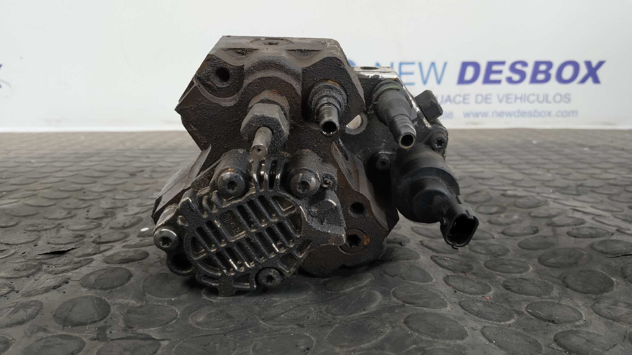 Recambio de BOMBA INYECCION para RENAULT MASTER COMBI DESDE '98 2.2 Diesel G9U720 referencia OEM IAM 0445010033   - BLANCO 2