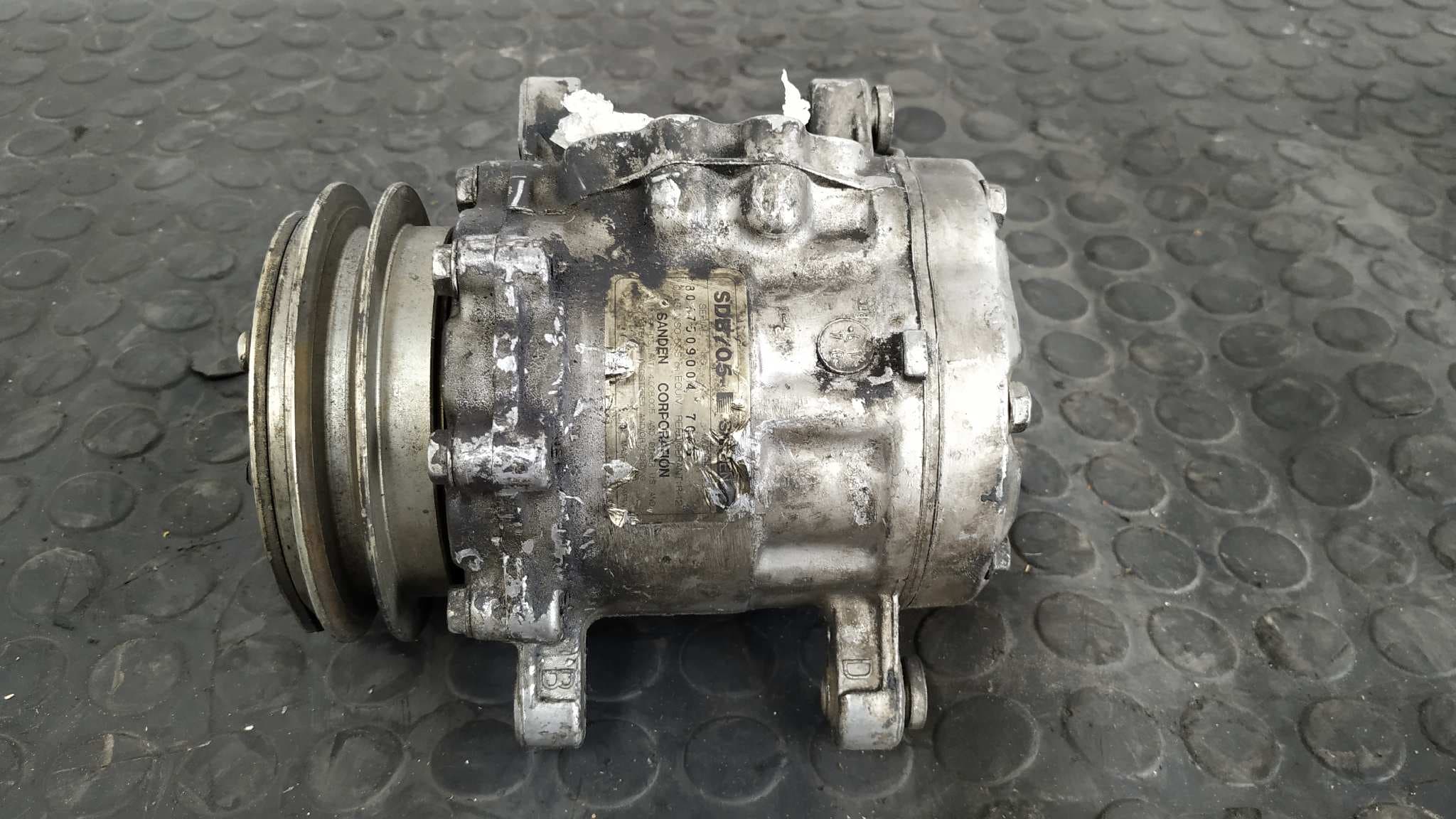 Recambio de COMPRESOR AIRE ACONDICIONADO para RENAULT 5 (B/C40) referencia OEM IAM 8017509004 3