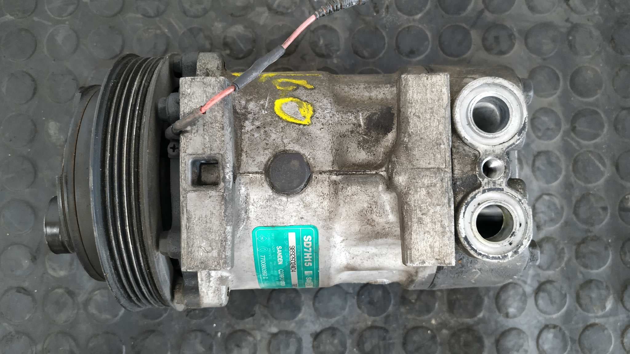 Recambio de COMPRESOR AIRE ACONDICIONADO para RENAULT TWINGO (CO6) C3G referencia OEM IAM 7700860997 2