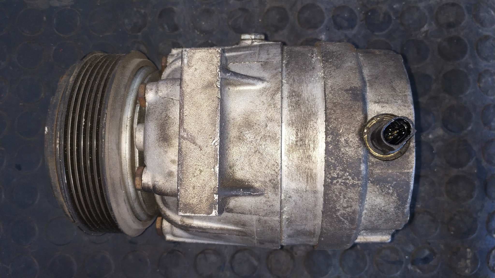 Recambio de COMPRESOR AIRE ACONDICIONADO para RENAULT LAGUNA II GRANDTOUR (KG0) 1.9 dCi Diesel F9Q C7 referencia OEM IAM 8200021822   - GRIS 5