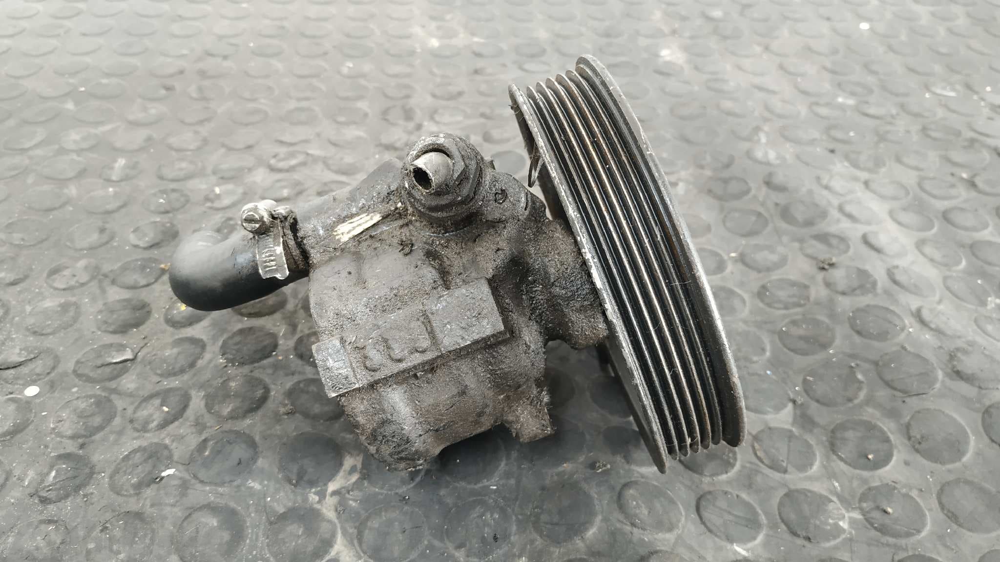 Recambio de BOMBA DIRECCION para OPEL TIGRA 1.6 X16XE referencia OEM IAM 26025012 2
