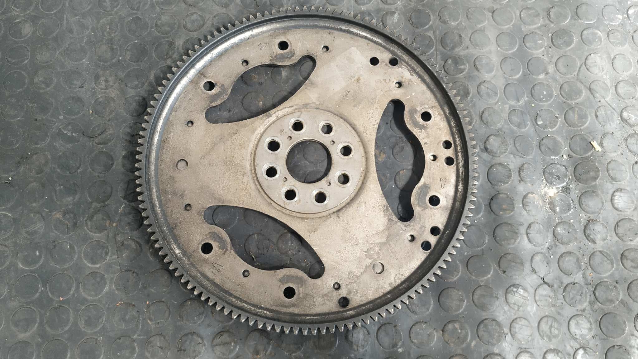 Recambio de VOLANTE MOTOR para PEUGEOT 407 2.7 HDI FAP CAT (UHZ / DT17TED4) UHZ referencia OEM IAM 9647363980