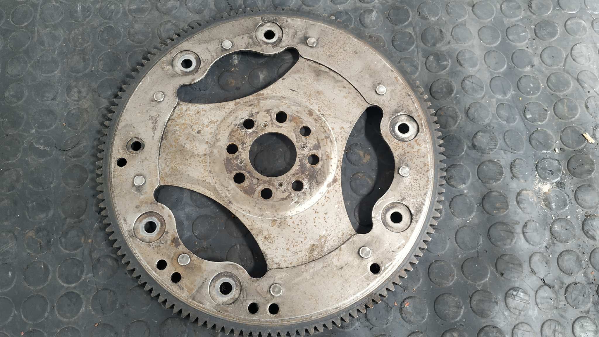 Recambio de VOLANTE MOTOR para PEUGEOT 407 2.7 HDI FAP CAT (UHZ / DT17TED4) UHZ referencia OEM IAM 9647363980 3