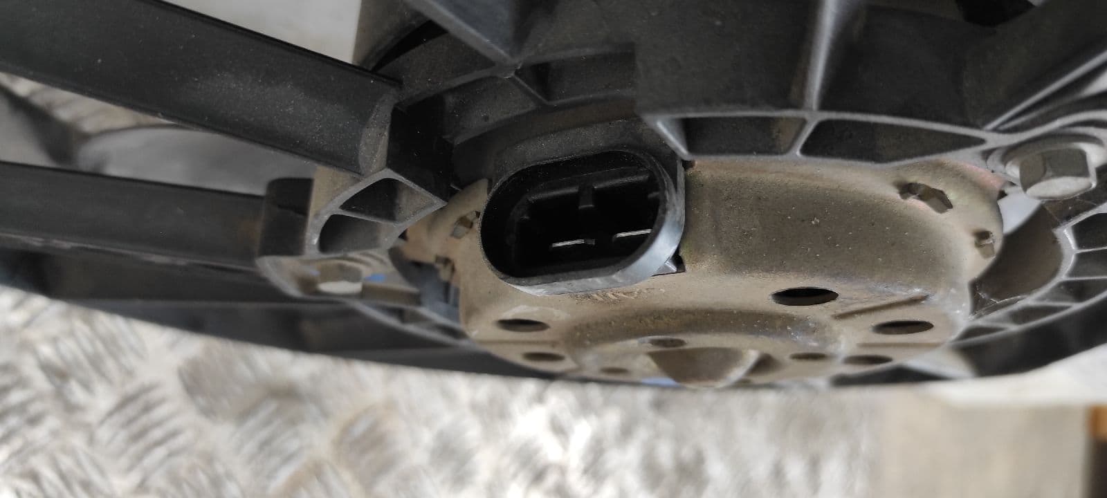 Recambio de ELECTROVENTILADOR para RENAULT CLIO II FASE I (B/CBO) 1.2 D7F764 referencia OEM IAM 7700428659   - PLATA 3