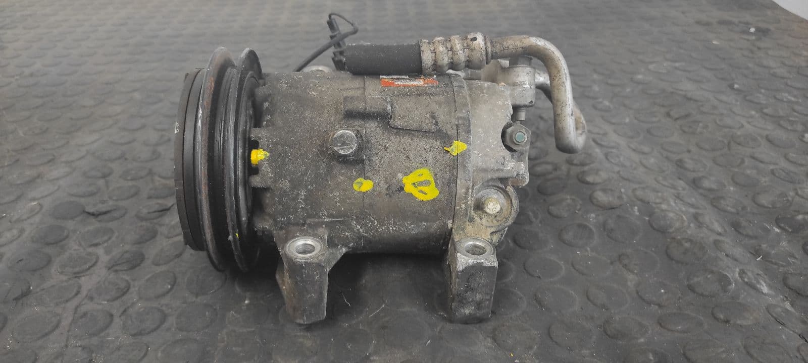 Recambio de COMPRESOR AIRE ACONDICIONADO para NISSAN ALMERA TINO (V10M) 2.2 16V Turbodiesel CAT TD22 referencia OEM IAM 92600BN310   - GRIS 5