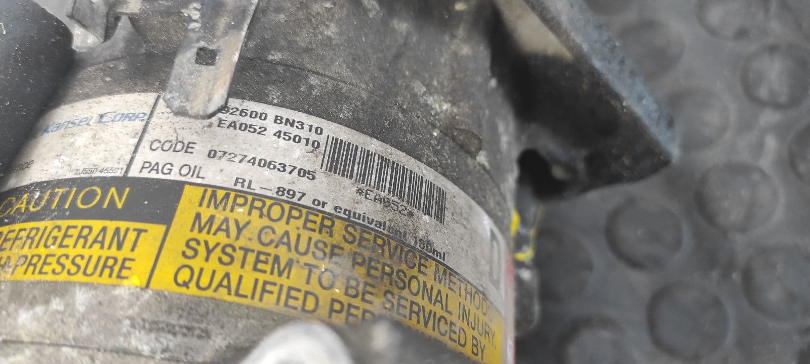 Recambio de COMPRESOR AIRE ACONDICIONADO para NISSAN ALMERA TINO (V10M) 2.2 16V Turbodiesel CAT TD22 referencia OEM IAM 92600BN310   - GRIS 4