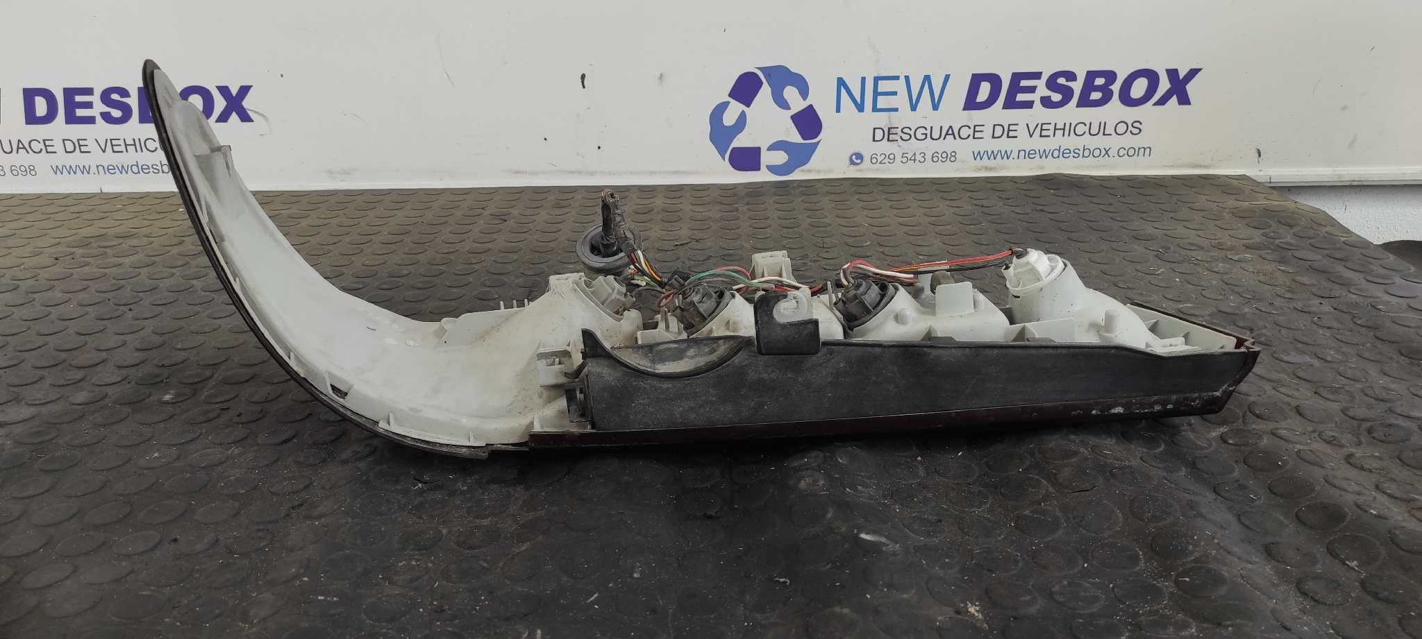 Recambio de PILOTO TRASERO IZQUIERDO para FORD PROBE 2.0 referencia OEM IAM 0431445 9
