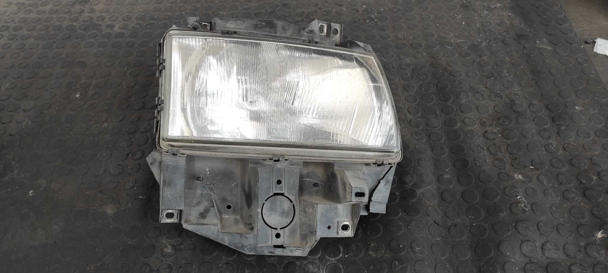 Recambio de FARO DERECHO para VOLKSWAGEN T4 BUS (MOD. 1991) referencia OEM IAM 7D1941010D