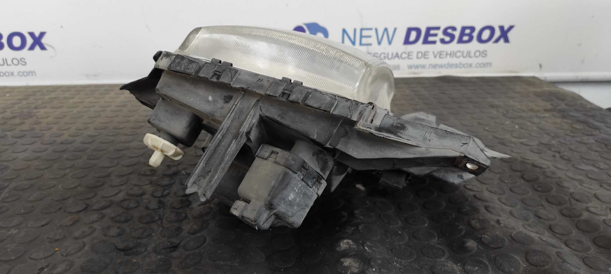Recambio de FARO DERECHO para VOLKSWAGEN T4 BUS (MOD. 1991) referencia OEM IAM 7D1941010D 3