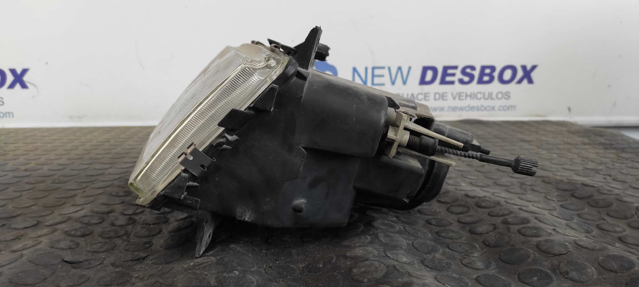 Recambio de FARO IZQUIERDO para PEUGEOT 405 BERLINA 1.9 16V D6A referencia OEM IAM    - AZUL 6