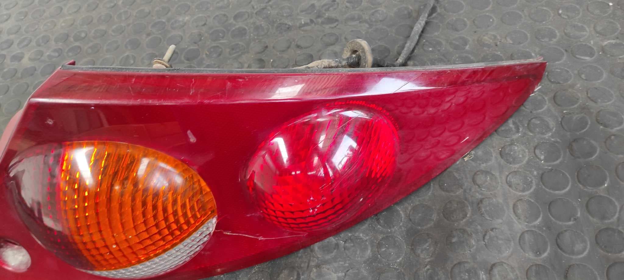Recambio de PILOTO TRASERO DERECHO para FORD COUGAR (MC) V6 LCBA       referencia OEM IAM 938876   - PLATA 9