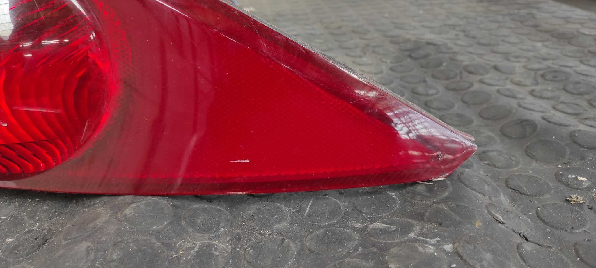 Recambio de PILOTO TRASERO DERECHO para FORD COUGAR (MC) V6 LCBA       referencia OEM IAM 938876   - PLATA 6