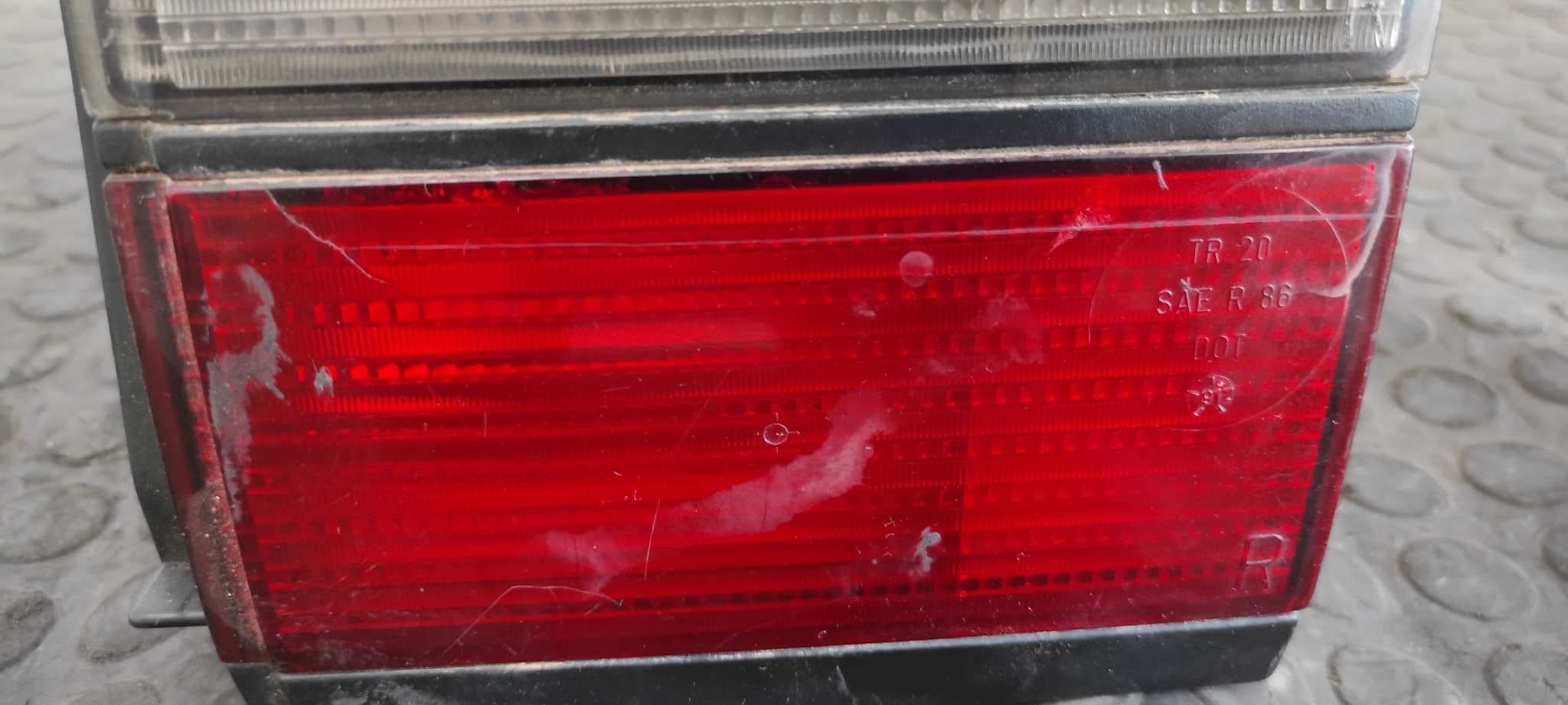 Recambio de PILOTO PORTON DERECHO para VOLKSWAGEN PASSAT BERLINA (312) Arriva 2E referencia OEM IAM 357945108   - ROJO 5