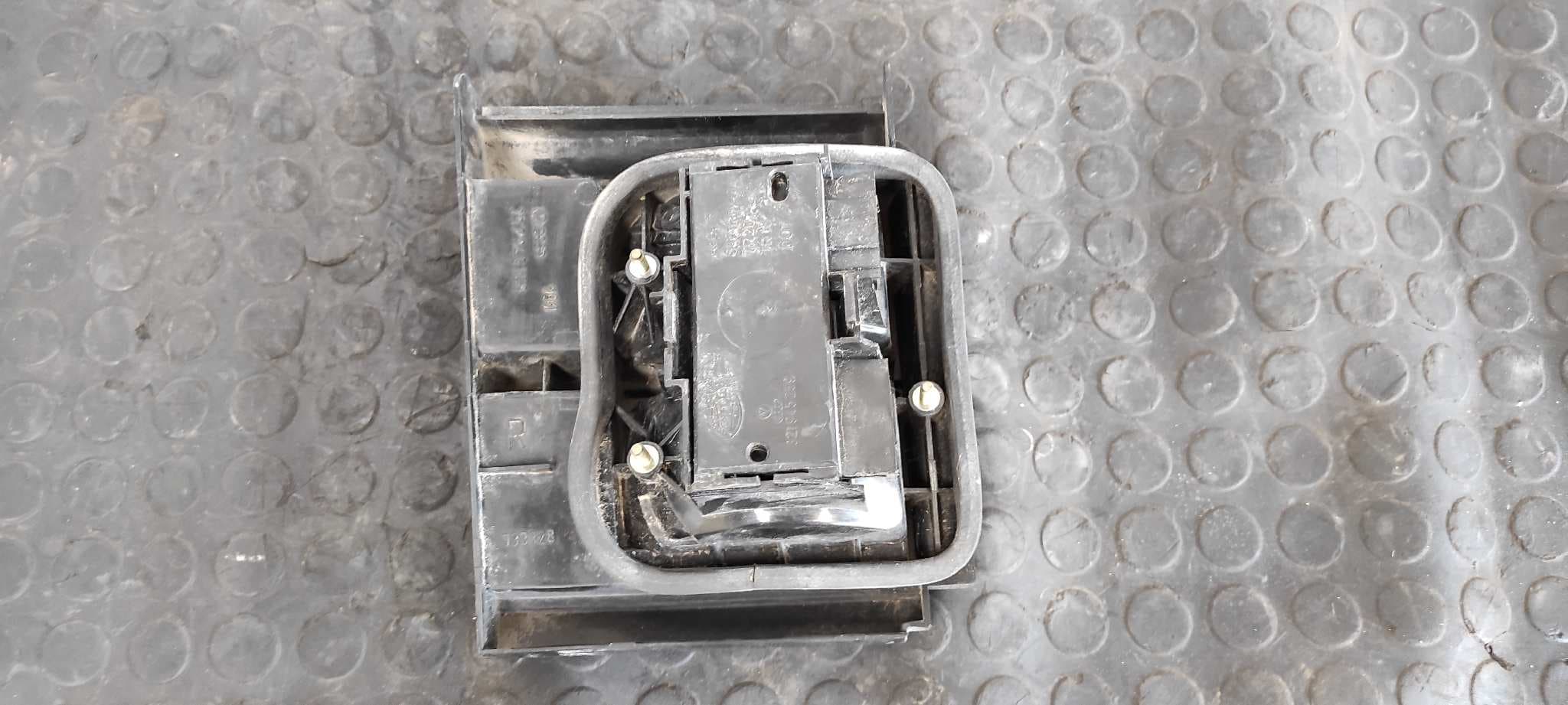 Recambio de PILOTO PORTON DERECHO para VOLKSWAGEN PASSAT BERLINA (312) Arriva 2E referencia OEM IAM 357945108   - ROJO 6