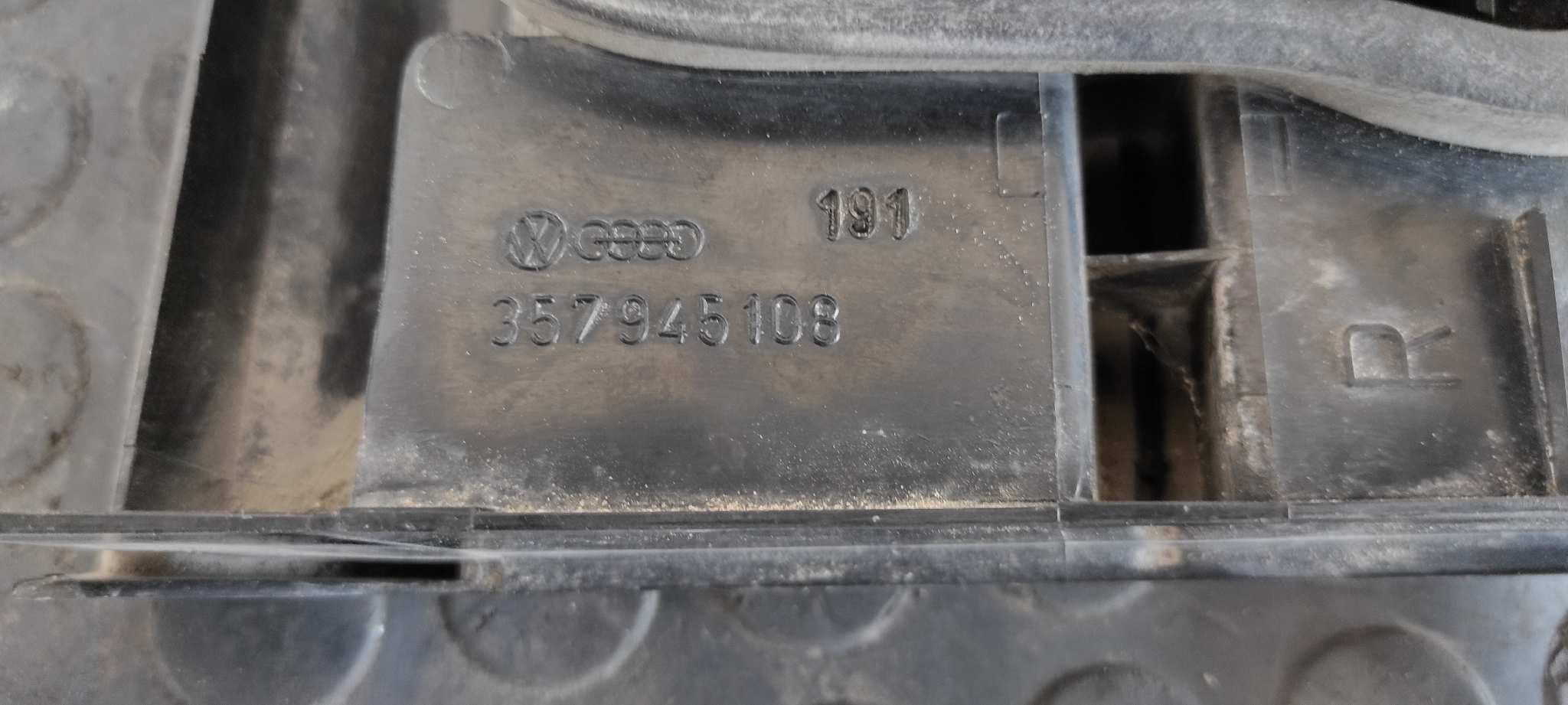 Recambio de PILOTO PORTON DERECHO para VOLKSWAGEN PASSAT BERLINA (312) Arriva 2E referencia OEM IAM 357945108   - ROJO 8
